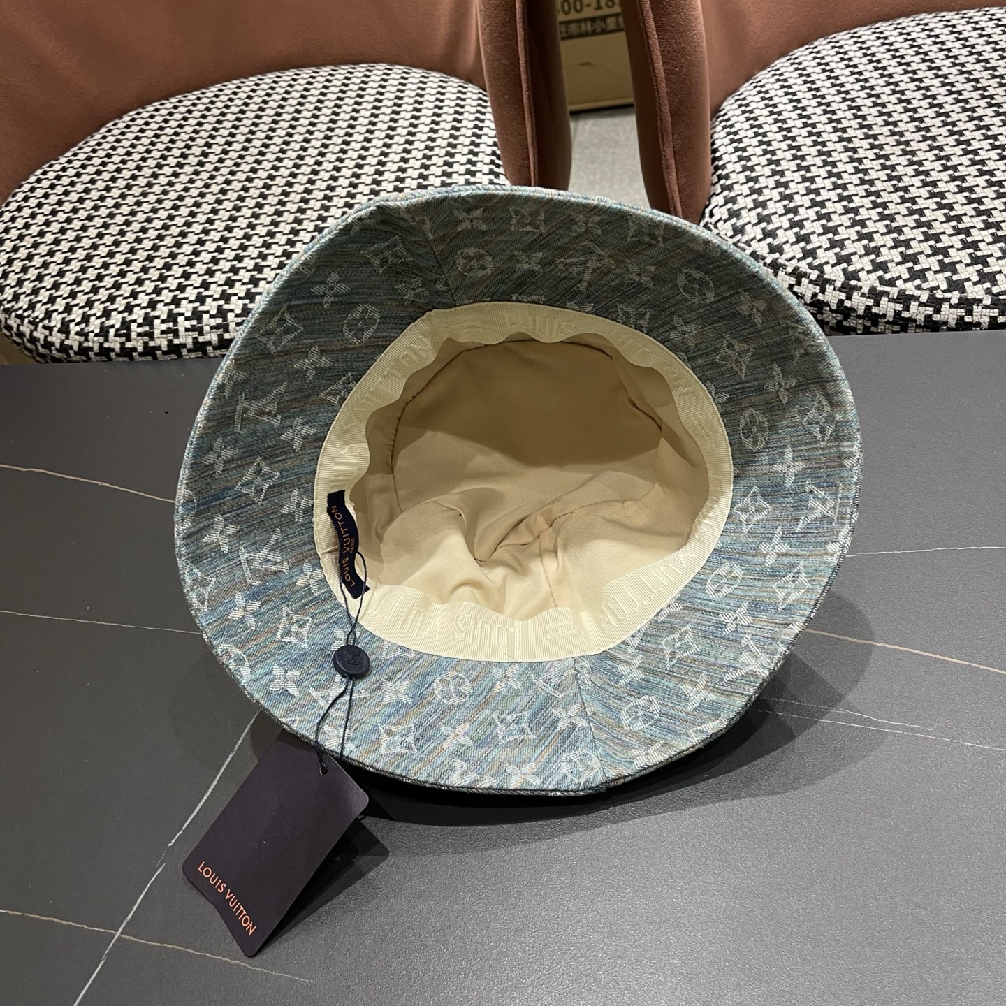 Lv经典款原单渔夫帽，顶级版本，专柜1:1开模订制，原版牛仔提花布料质量超赞，基础头围57，时尚百搭。