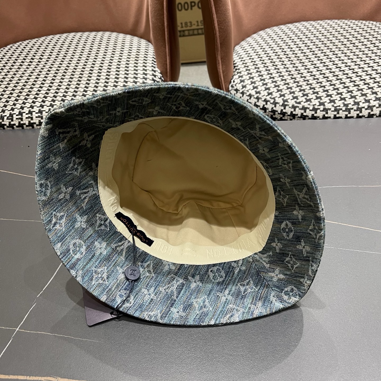 Lv经典款原单渔夫帽，顶级版本，专柜1:1开模订制，原版牛仔提花布料质量超赞，基础头围57，时尚百搭。