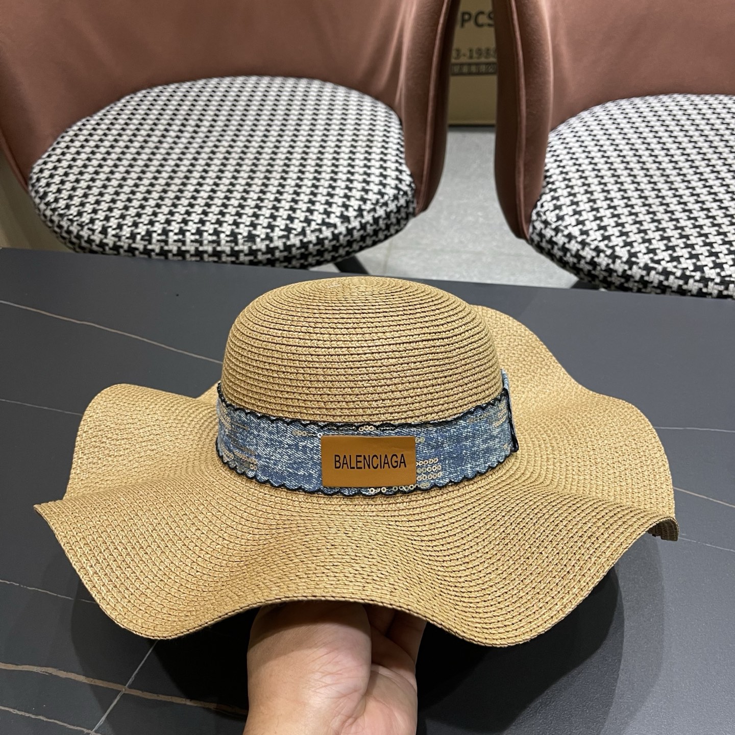 Balenciaga 巴黎世家方圆脸显脸小帽子波浪时尚边编织草帽女夏季大帽檐海边防