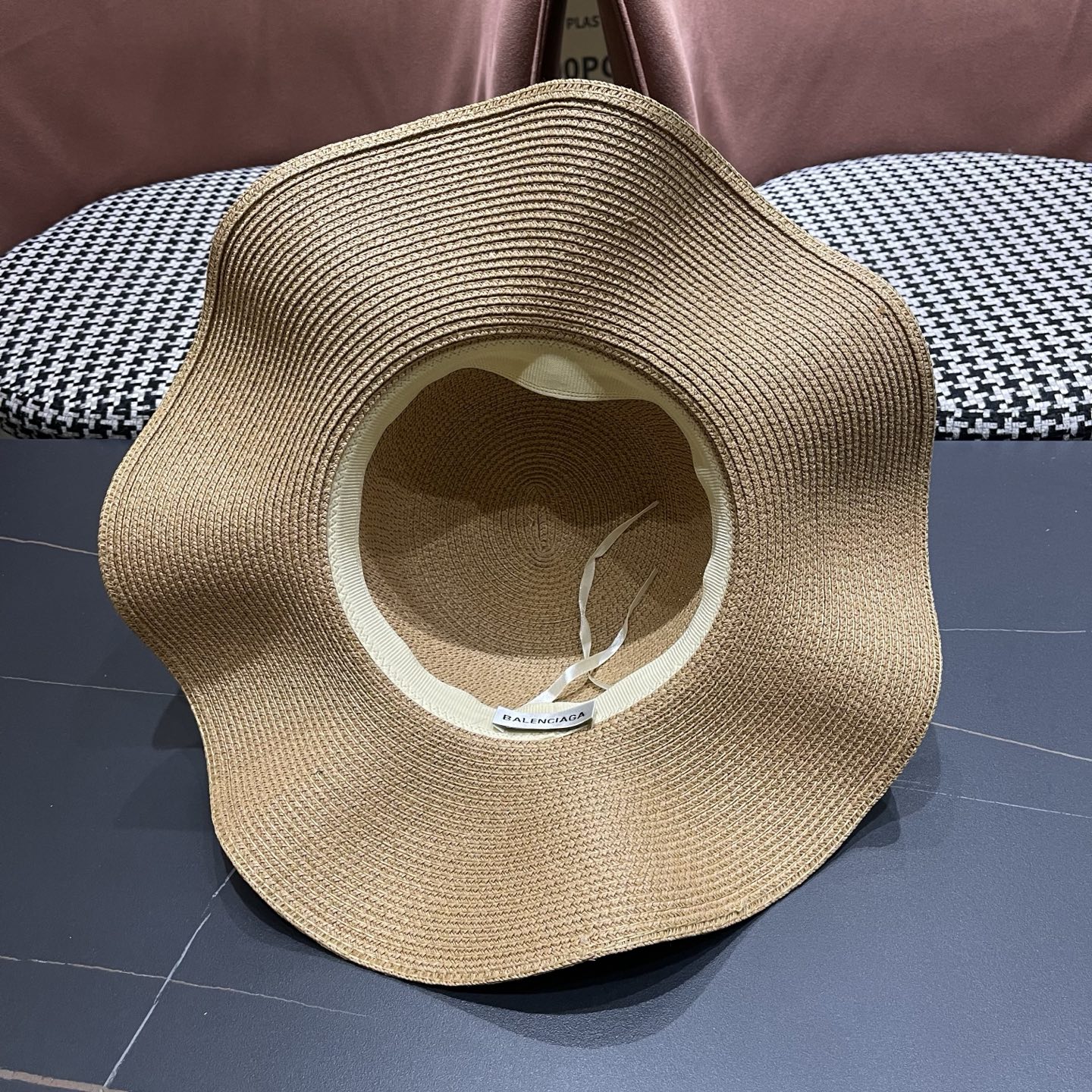 Balenciaga 巴黎世家方圆脸显脸小帽子波浪时尚边编织草帽女夏季大帽檐海边防