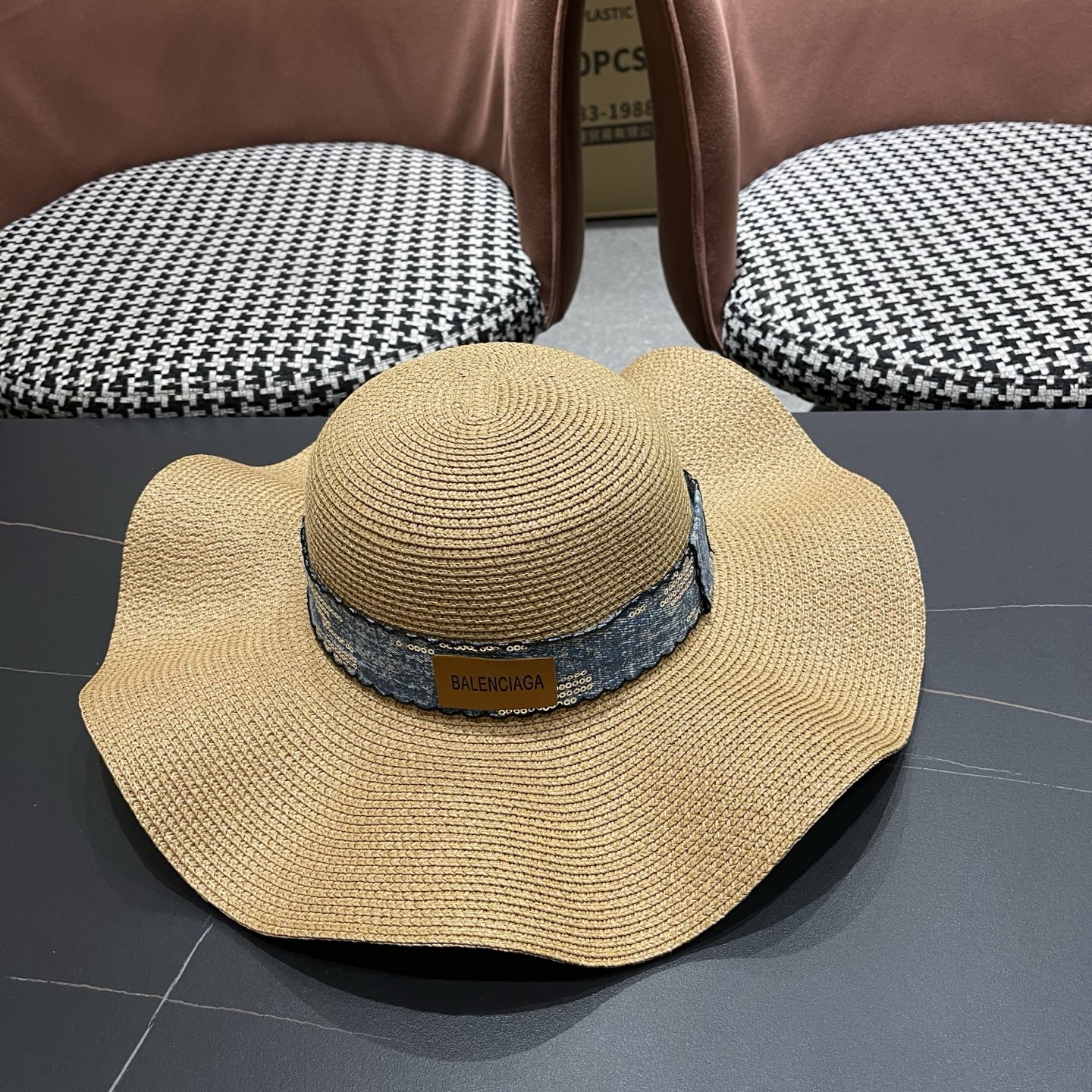 Balenciaga 巴黎世家方圆脸显脸小帽子波浪时尚边编织草帽女夏季大帽檐海边防