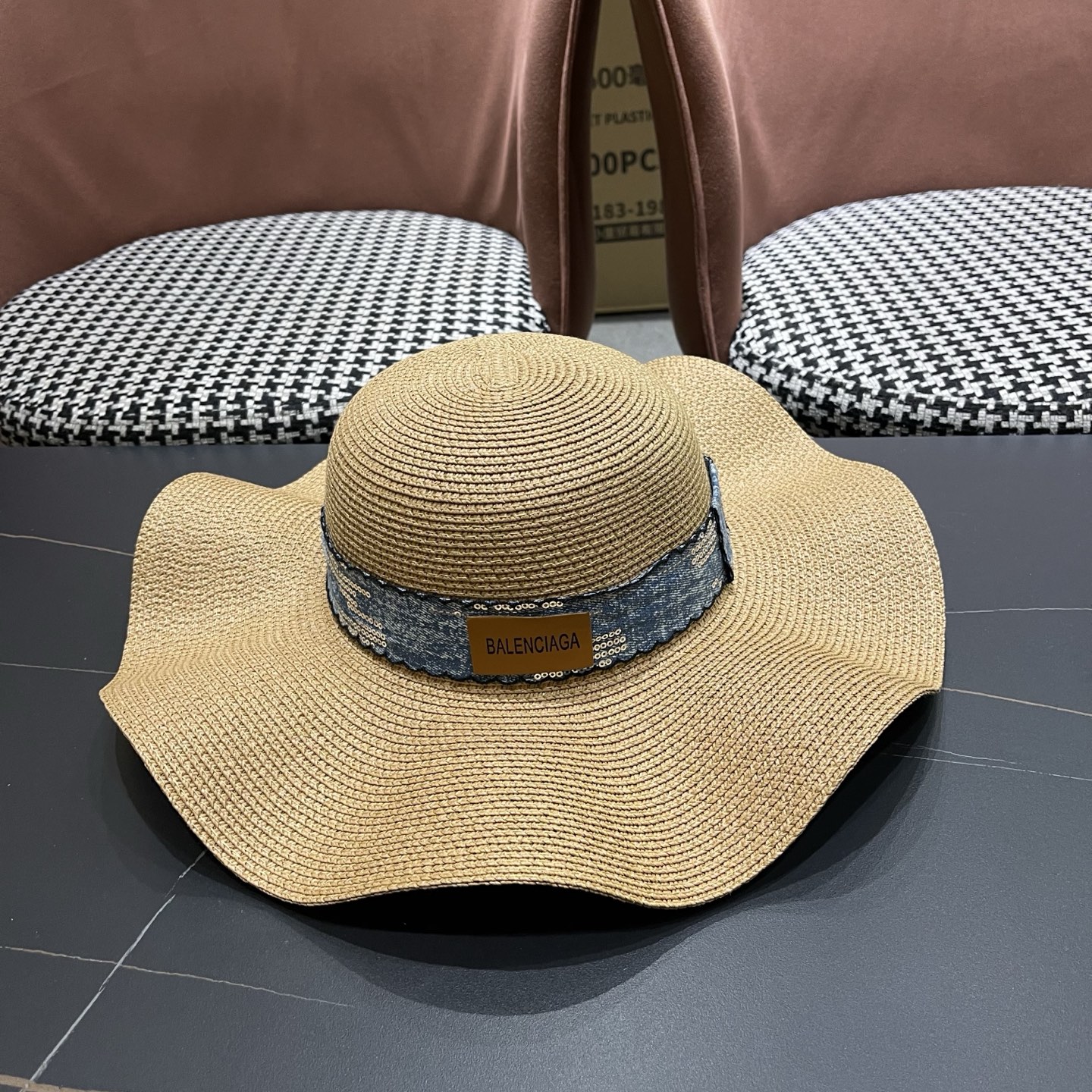 Balenciaga 巴黎世家方圆脸显脸小帽子波浪时尚边编织草帽女夏季大帽檐海边防