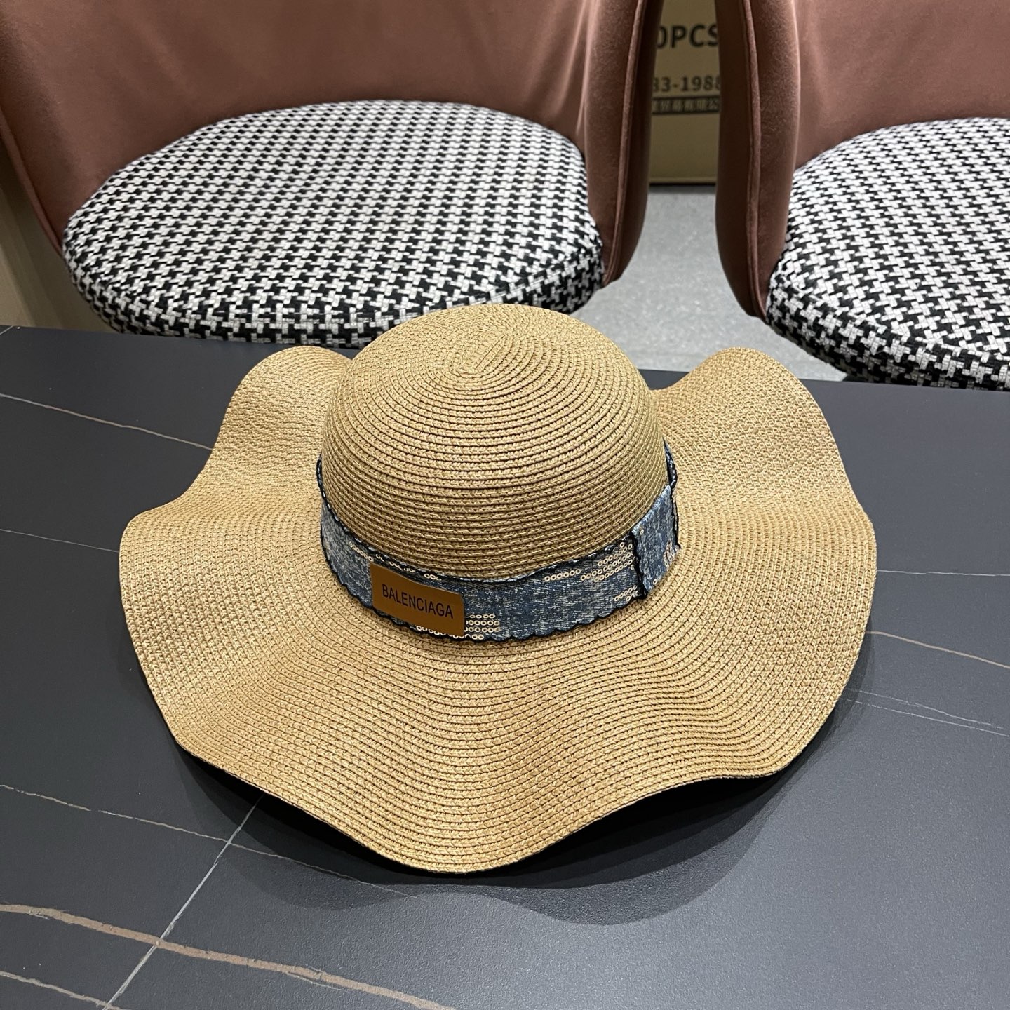 Balenciaga 巴黎世家方圆脸显脸小帽子波浪时尚边编织草帽女夏季大帽檐海边防