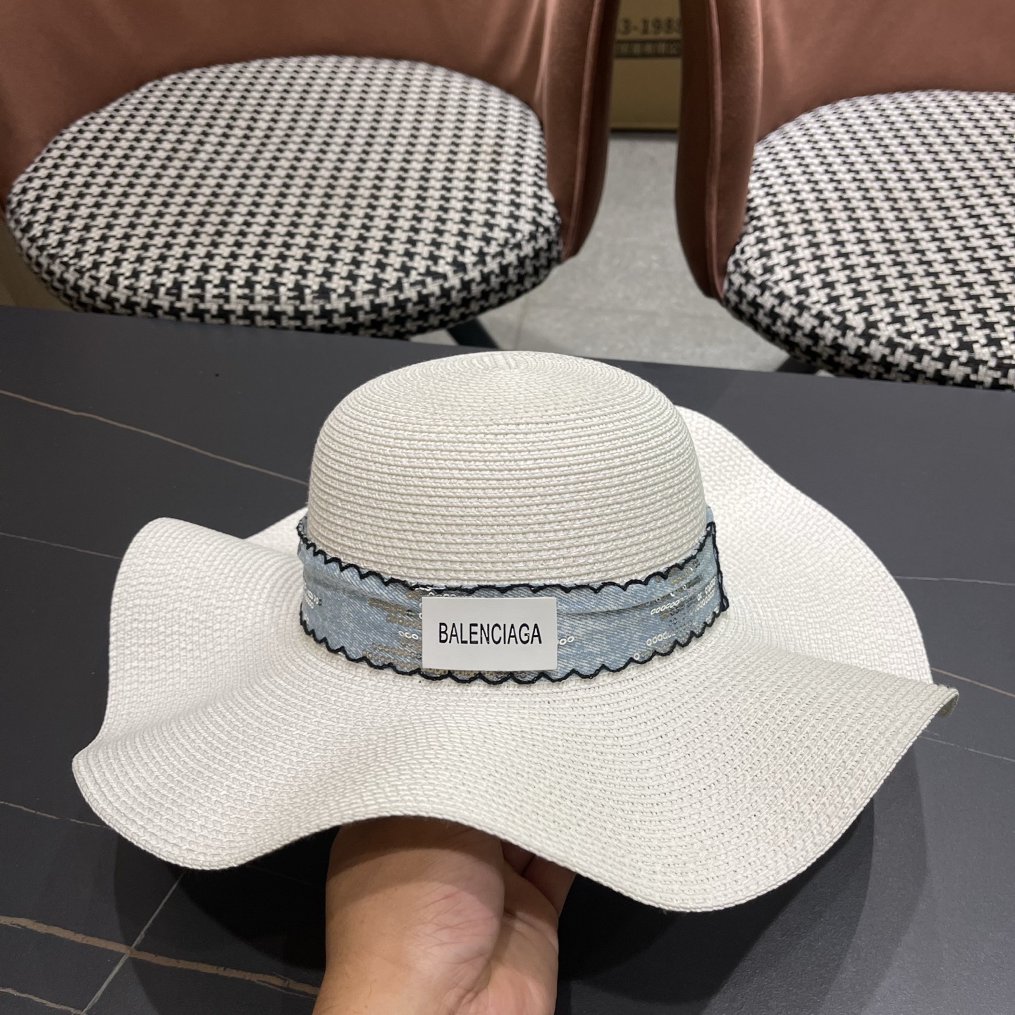Balenciaga 巴黎世家方圆脸显脸小帽子波浪时尚边编织草帽女夏季大帽檐海边防