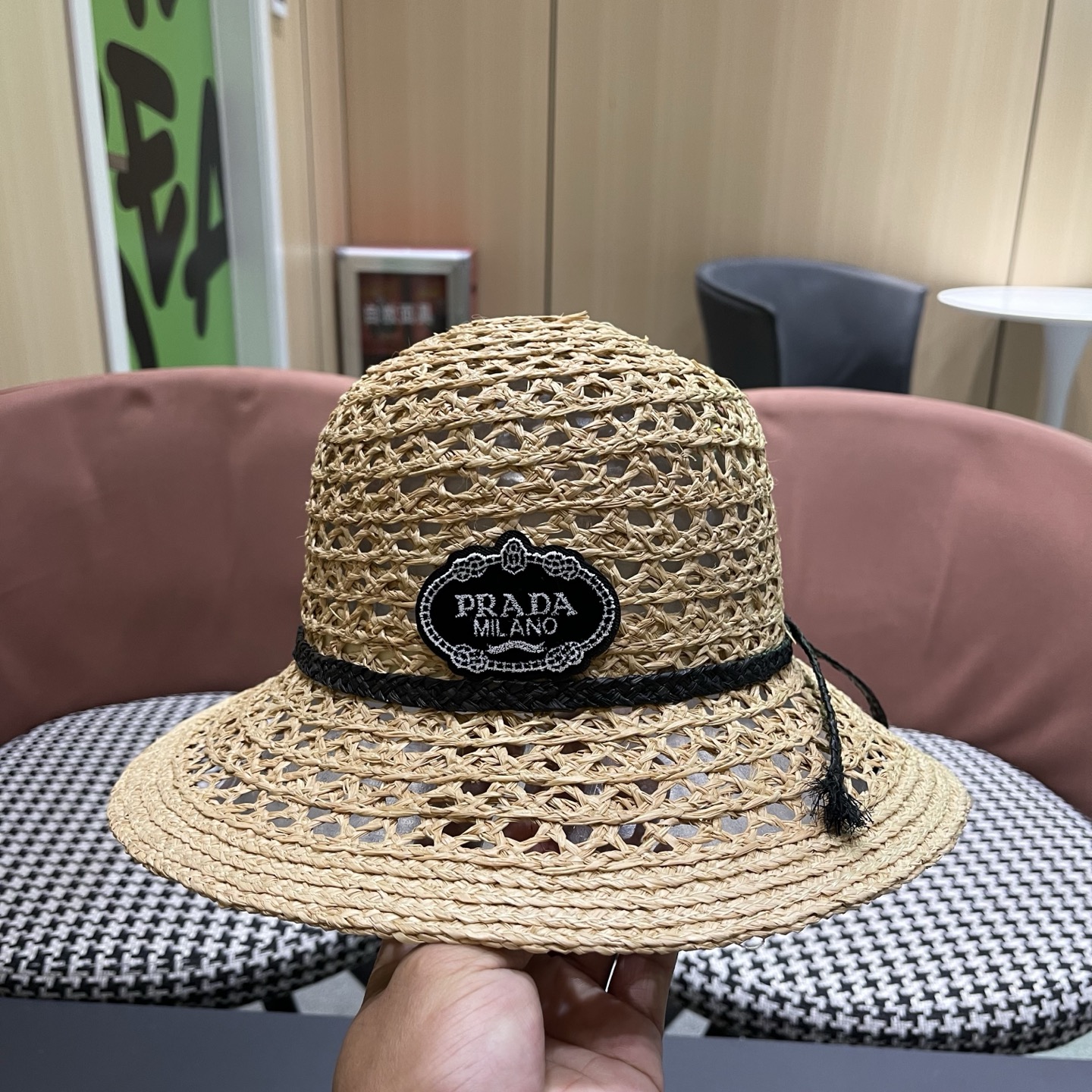 PRADA （普拉达）超韩~复古镂空编织拉菲草草帽女夏季旅游度假肘尚百搭防晒遮阳帽