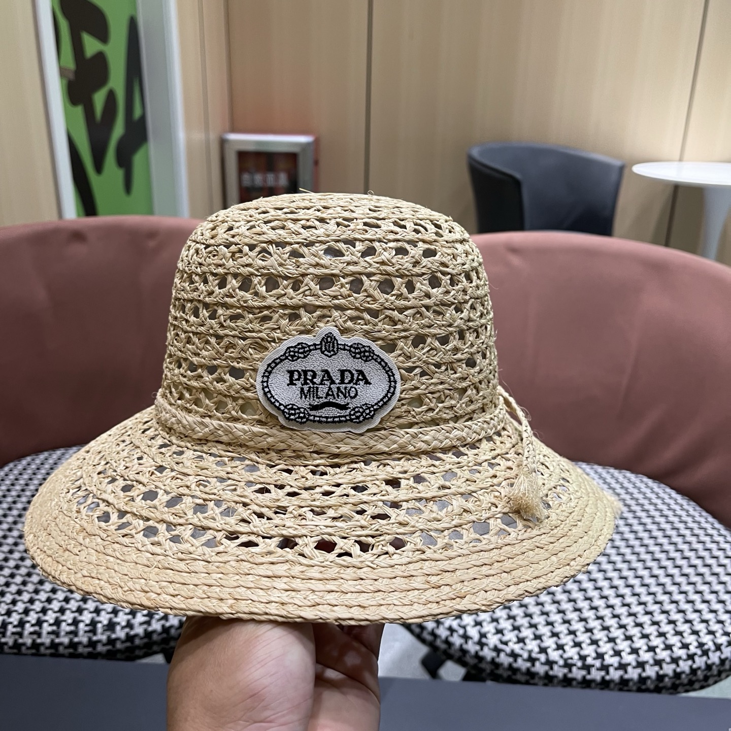 PRADA （普拉达）超韩~复古镂空编织拉菲草草帽女夏季旅游度假肘尚百搭防晒遮阳帽