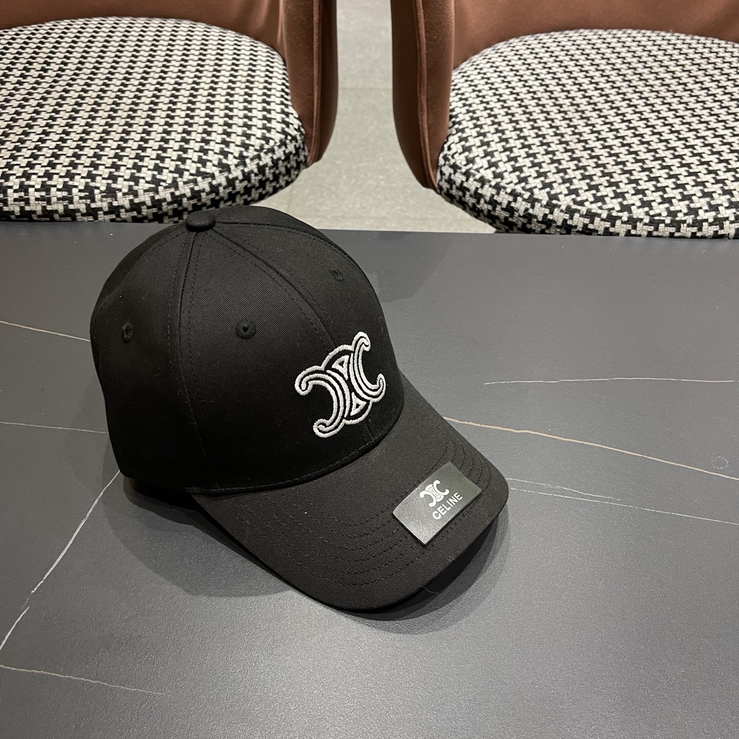 CELINE赛琳 新款凯旋门棒球帽🧢帽型完全按照定做。开模定做有logo标。定做帽子内