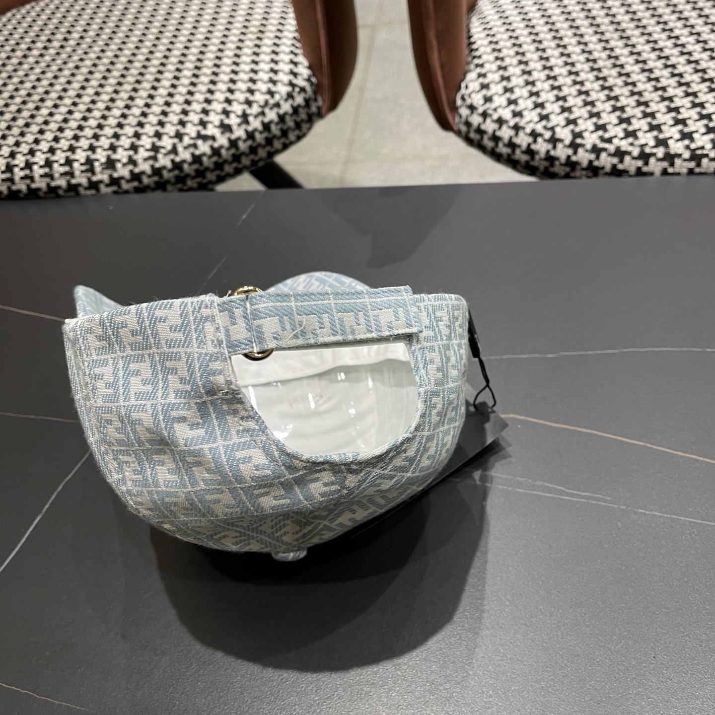 Fendi（芬迪）新款原单棒球帽， 专柜常年热卖款，口碑极佳，1:1开模订制，轻盈透气！质量超赞，基础头