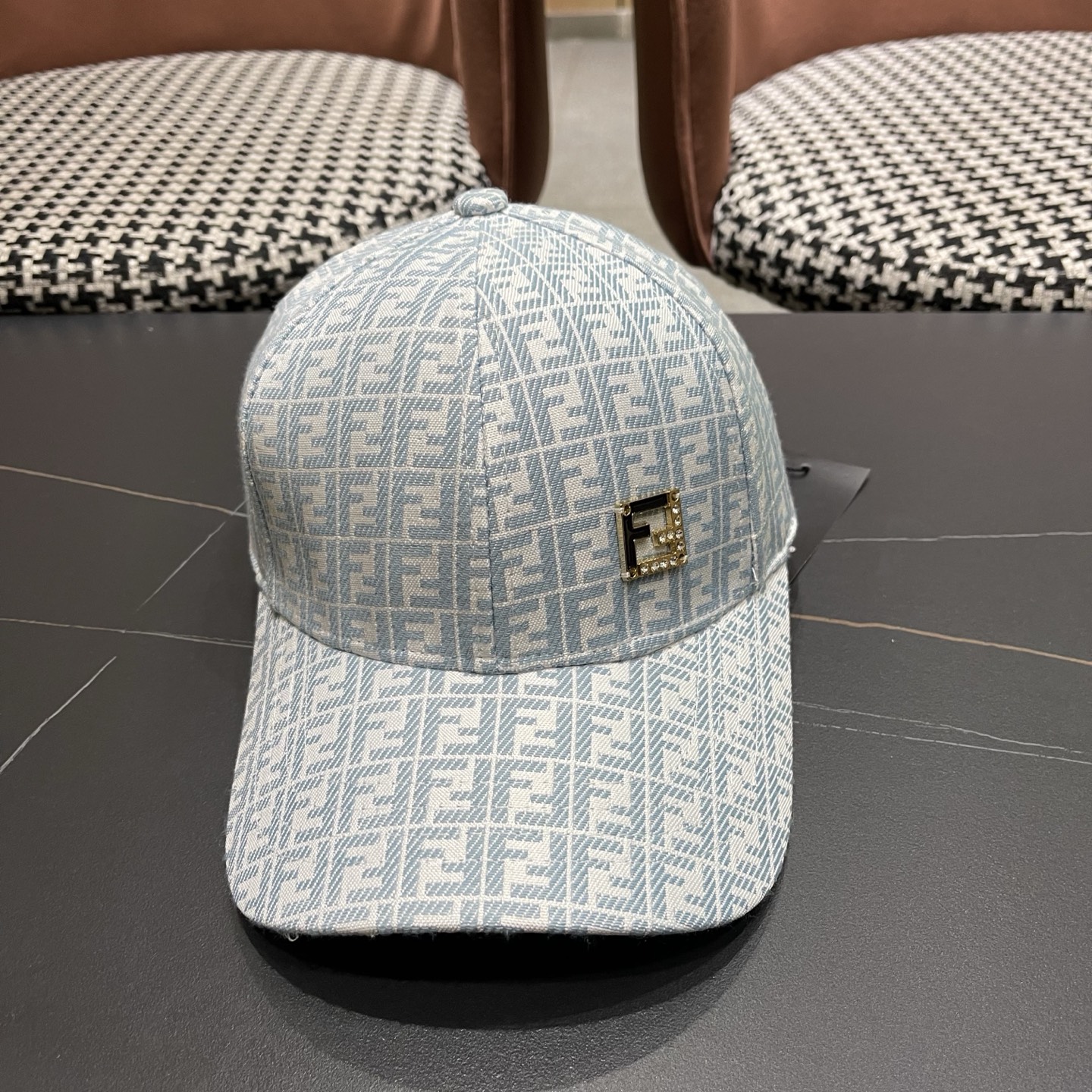 Fendi（芬迪）新款原单棒球帽， 专柜常年热卖款，口碑极佳，1:1开模订制，轻盈透气！质量超赞，基础头