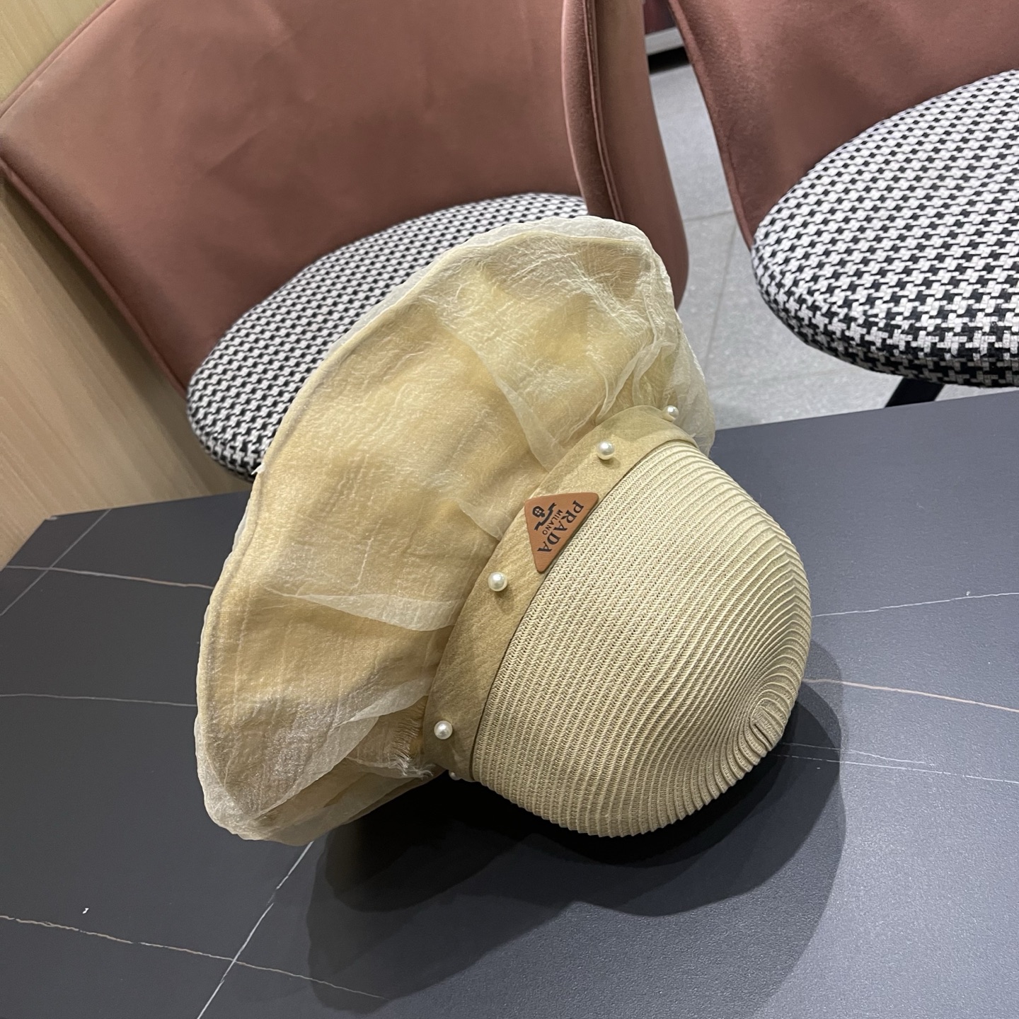 普拉达PRADA 2026早春新款防晒休闲度假遮阳帽子女珍珠蝴蝶结草编渔夫帽显脸小