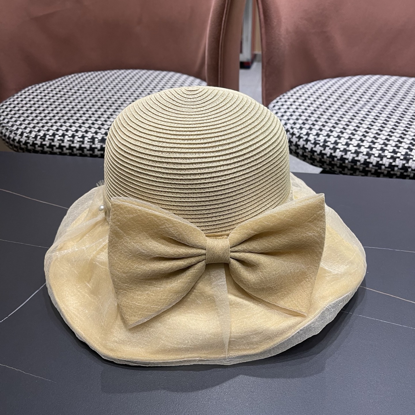 普拉达PRADA 2026早春新款防晒休闲度假遮阳帽子女珍珠蝴蝶结草编渔夫帽显脸小