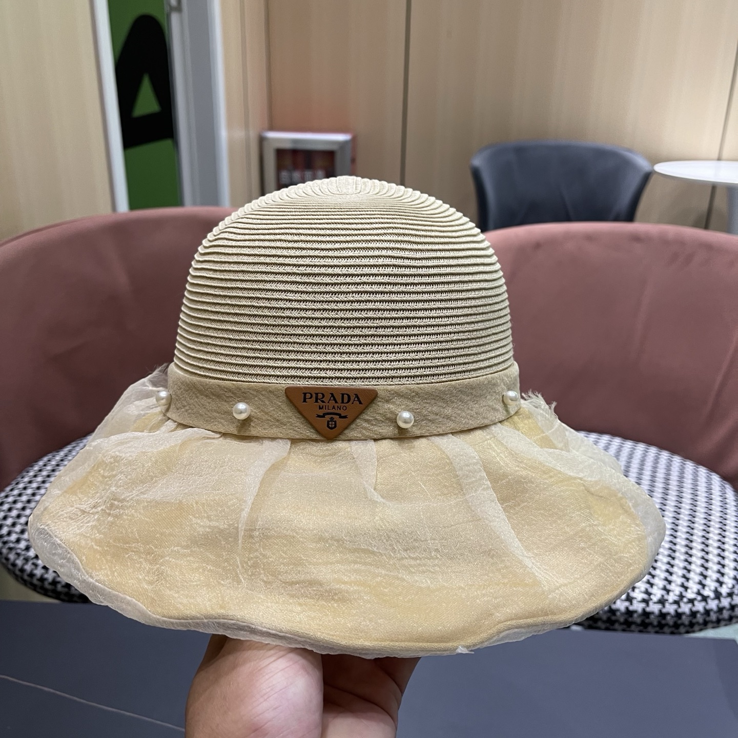 普拉达PRADA 2026早春新款防晒休闲度假遮阳帽子女珍珠蝴蝶结草编渔夫帽显脸小