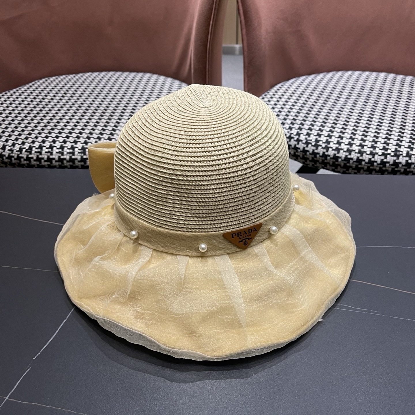 普拉达PRADA 2026早春新款防晒休闲度假遮阳帽子女珍珠蝴蝶结草编渔夫帽显脸小