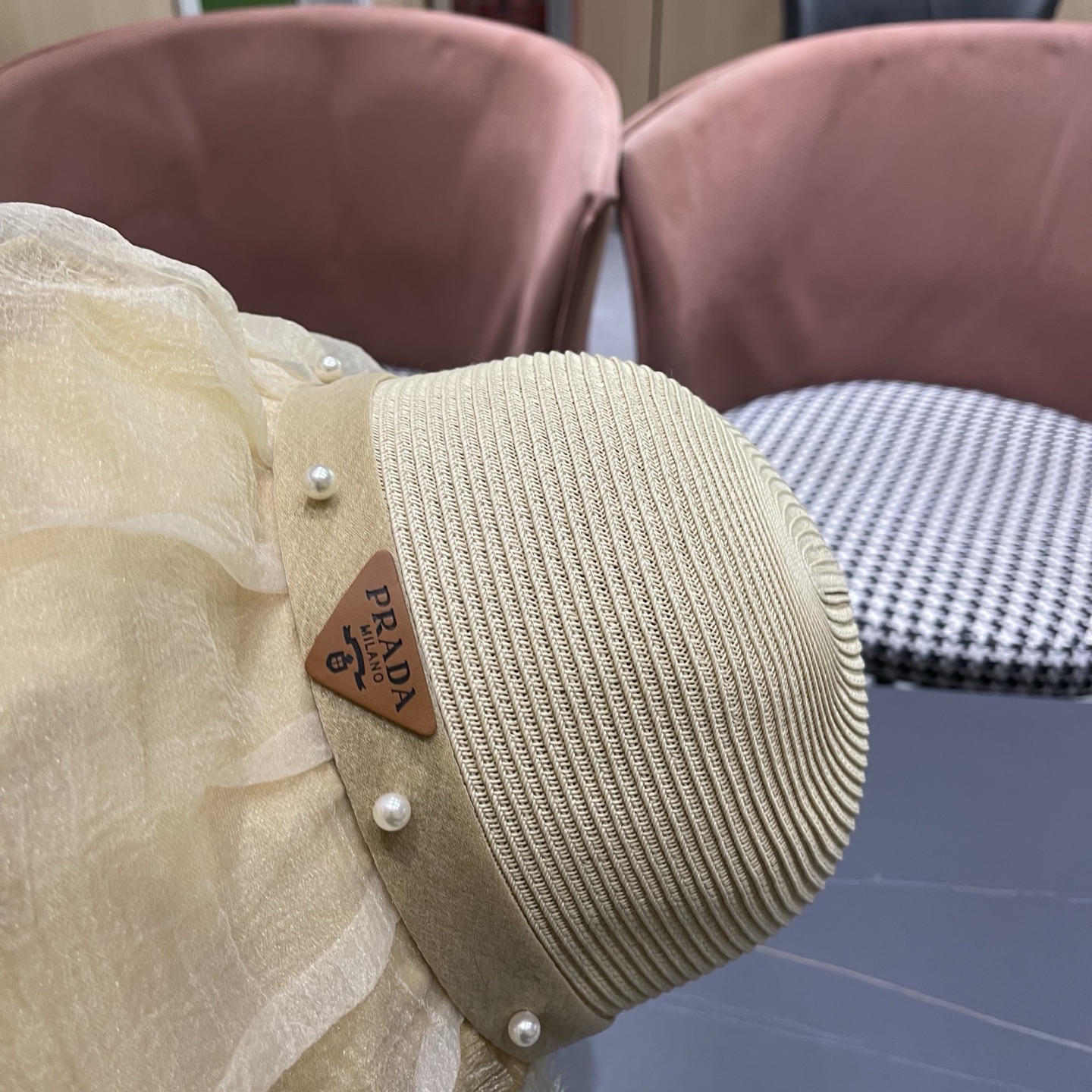 普拉达PRADA 2026早春新款防晒休闲度假遮阳帽子女珍珠蝴蝶结草编渔夫帽显脸小