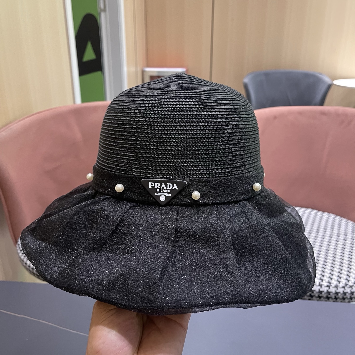 普拉达PRADA 2026早春新款防晒休闲度假遮阳帽子女珍珠蝴蝶结草编渔夫帽显脸小