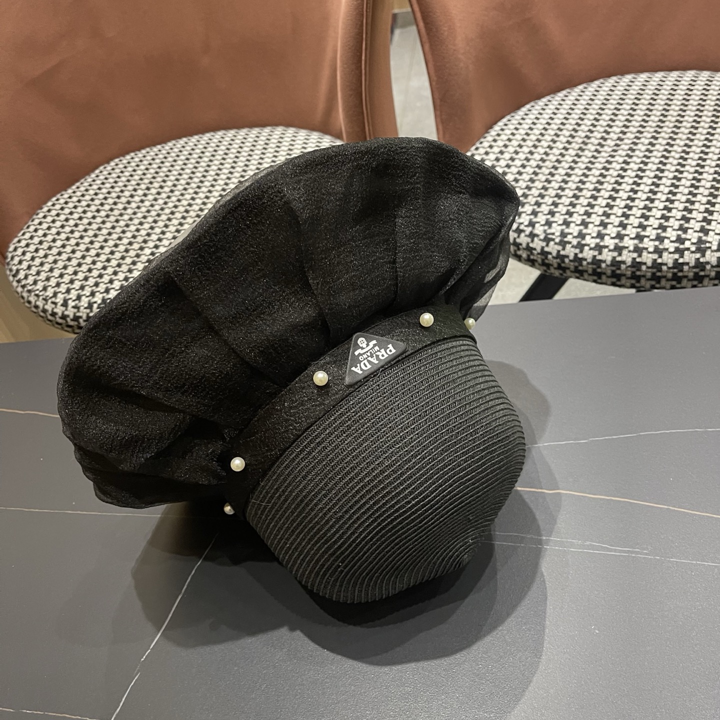 普拉达PRADA 2026早春新款防晒休闲度假遮阳帽子女珍珠蝴蝶结草编渔夫帽显脸小