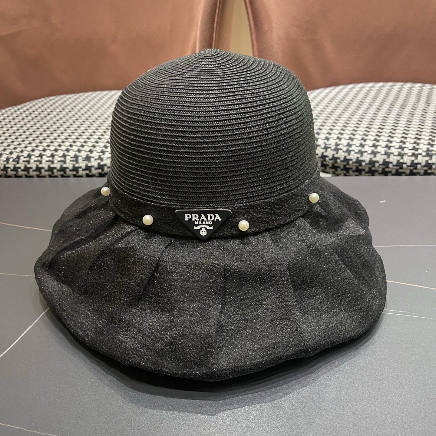 普拉达PRADA 2026早春新款防晒休闲度假遮阳帽子女珍珠蝴蝶结草编渔夫帽显脸小