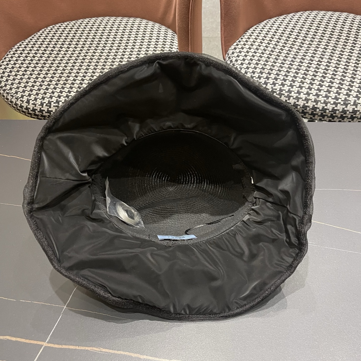 普拉达PRADA 2026早春新款防晒休闲度假遮阳帽子女珍珠蝴蝶结草编渔夫帽显脸小