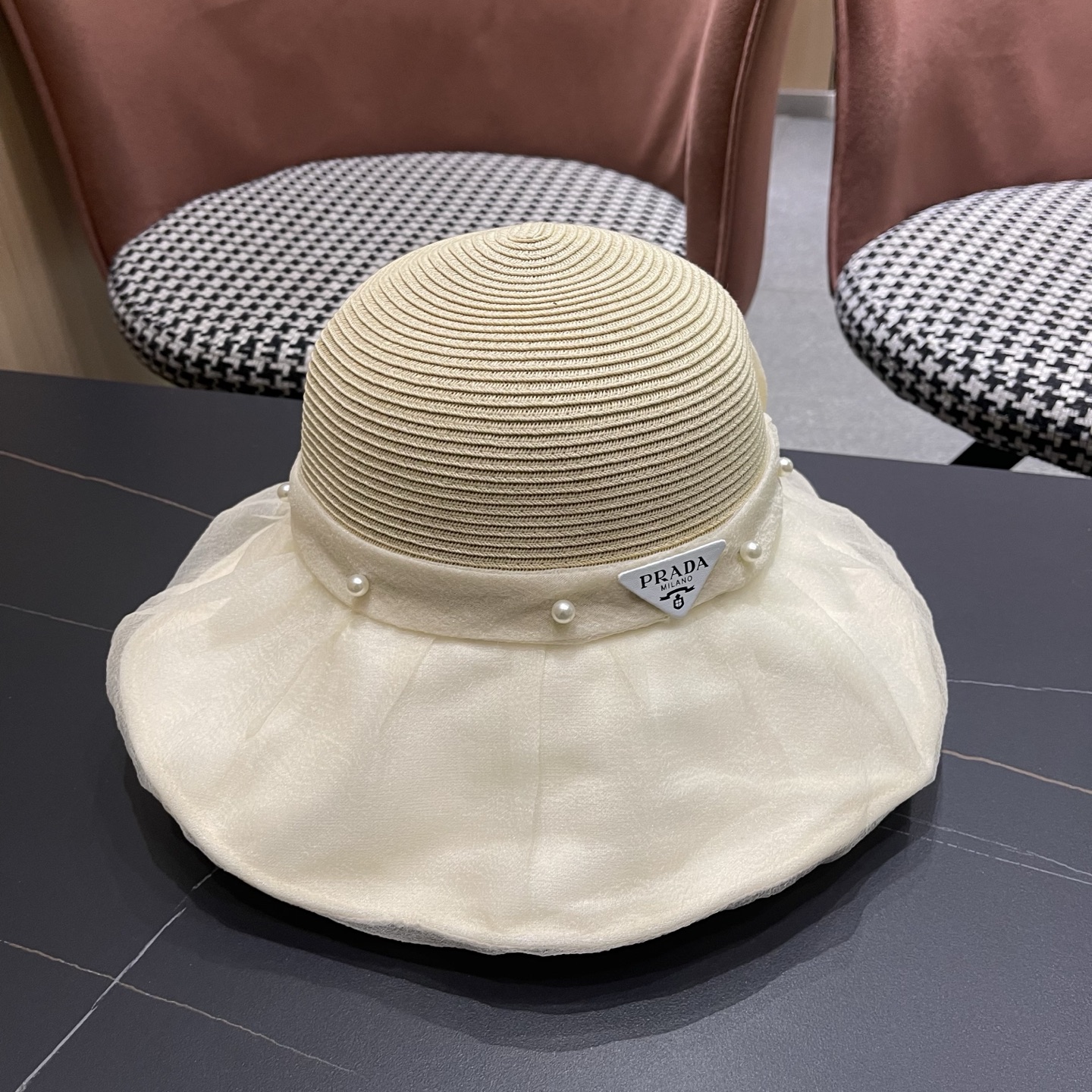 普拉达PRADA 2026早春新款防晒休闲度假遮阳帽子女珍珠蝴蝶结草编渔夫帽显脸小