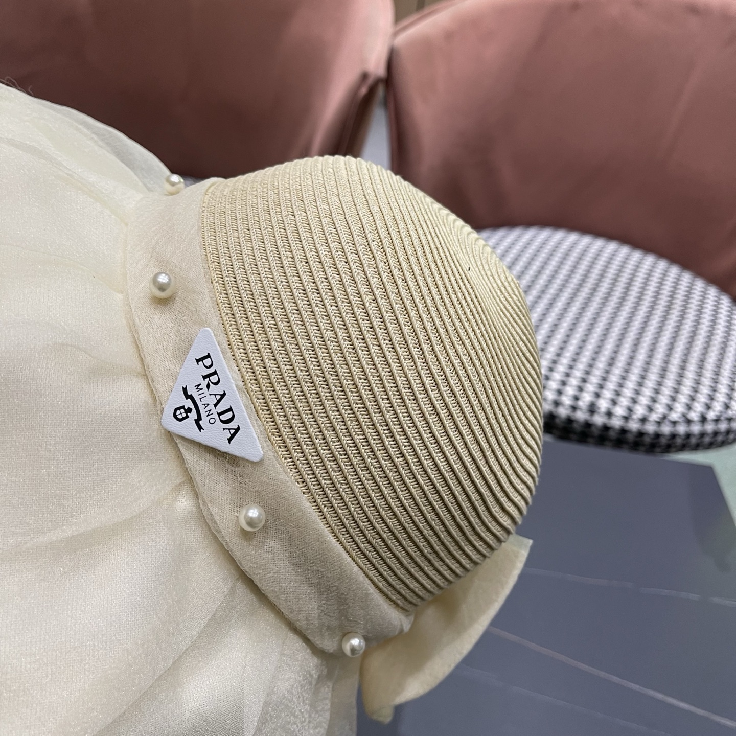 普拉达PRADA 2026早春新款防晒休闲度假遮阳帽子女珍珠蝴蝶结草编渔夫帽显脸小