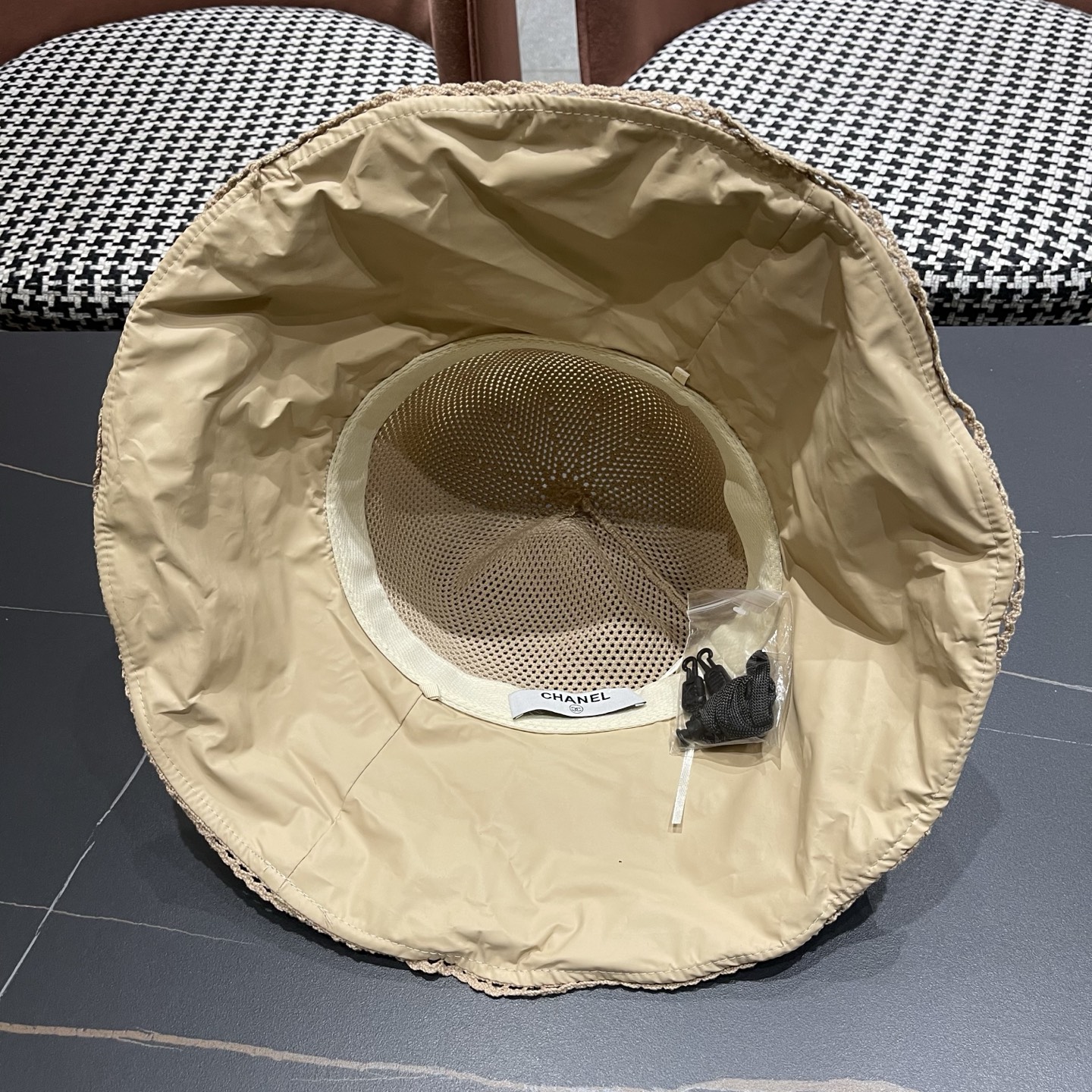 CHANEL 香奈儿早春新款韩版蝴蝶结防紫外线大帽檐渔夫帽 精致无暇！做工细致，