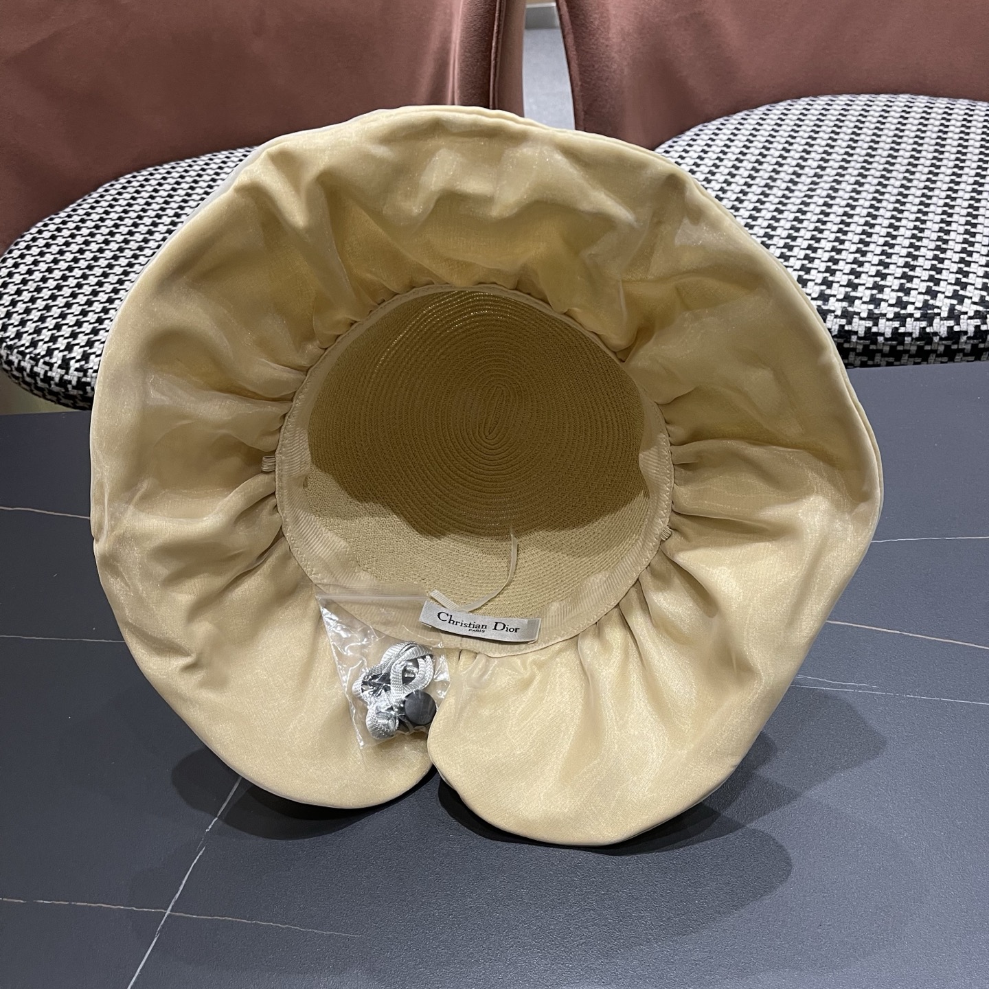 迪奥Dior 新款渔夫帽女春夏季防晒遮阳帽大沿帽蝴蝶结百搭