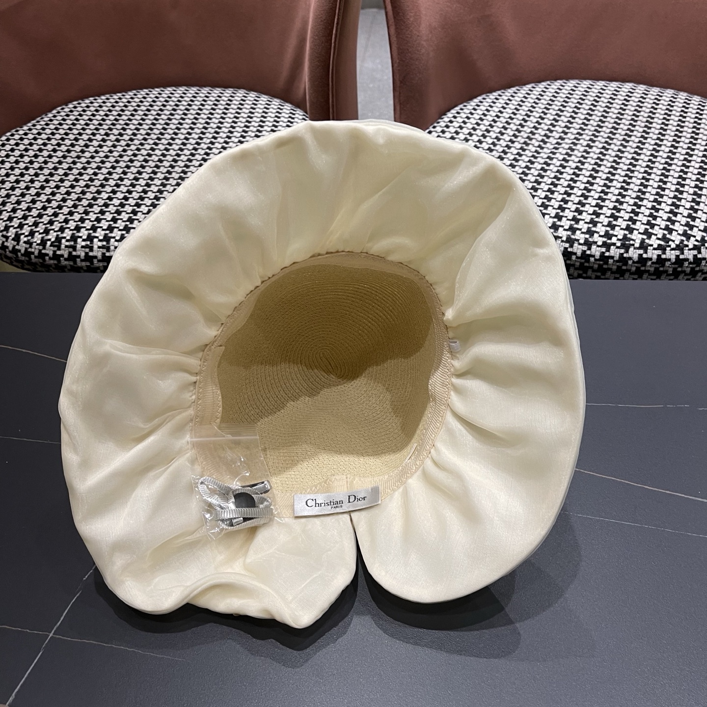 迪奥Dior 新款渔夫帽女春夏季防晒遮阳帽大沿帽蝴蝶结百搭