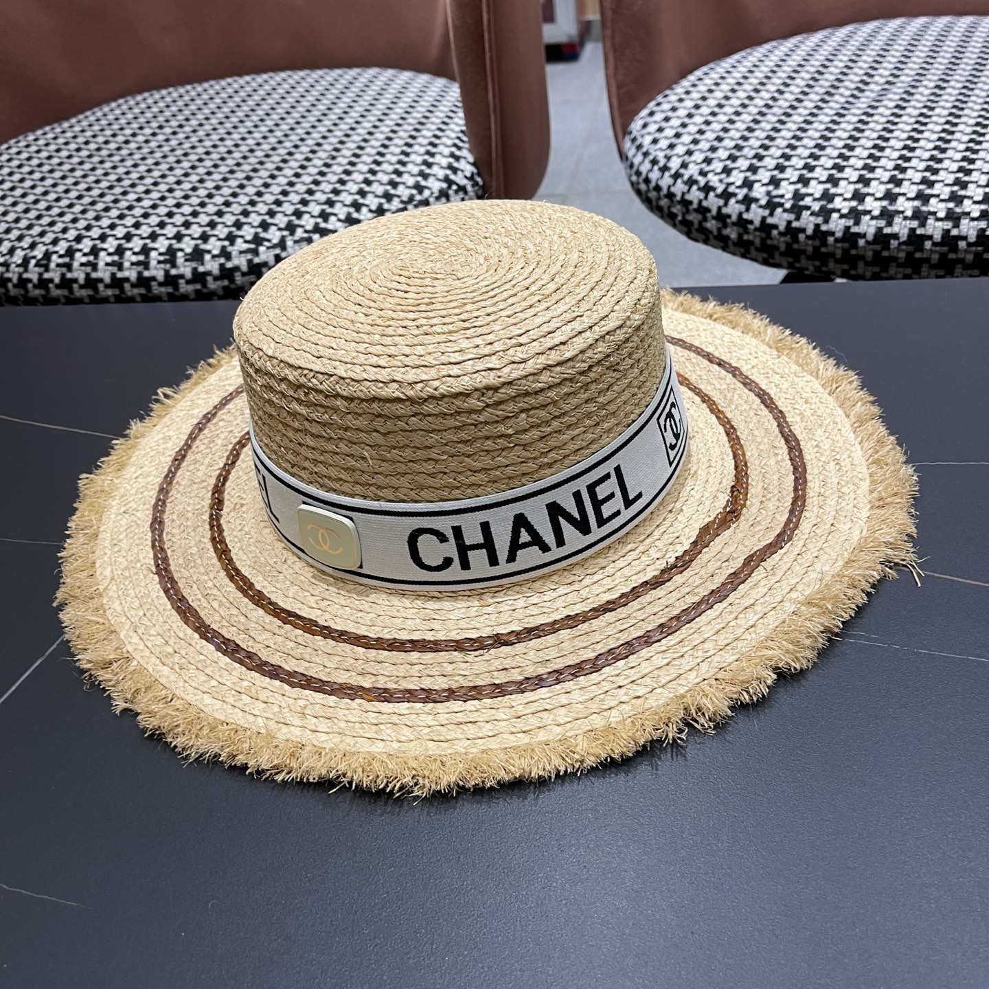 香奈儿CHANEL 平顶拉菲草帽女夏季海边沙滩度假风复古编织礼帽防晒遮阳帽子