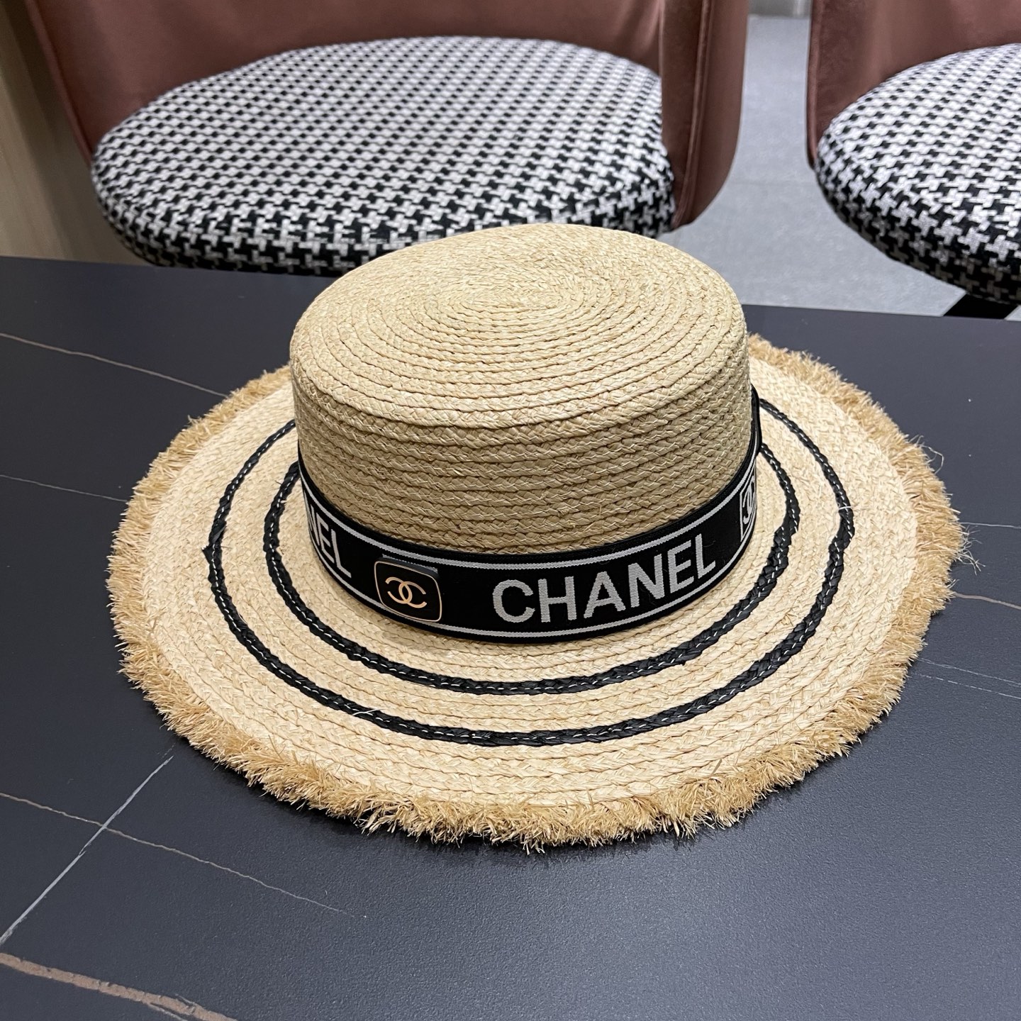 香奈儿CHANEL 平顶拉菲草帽女夏季海边沙滩度假风复古编织礼帽防晒遮阳帽子
