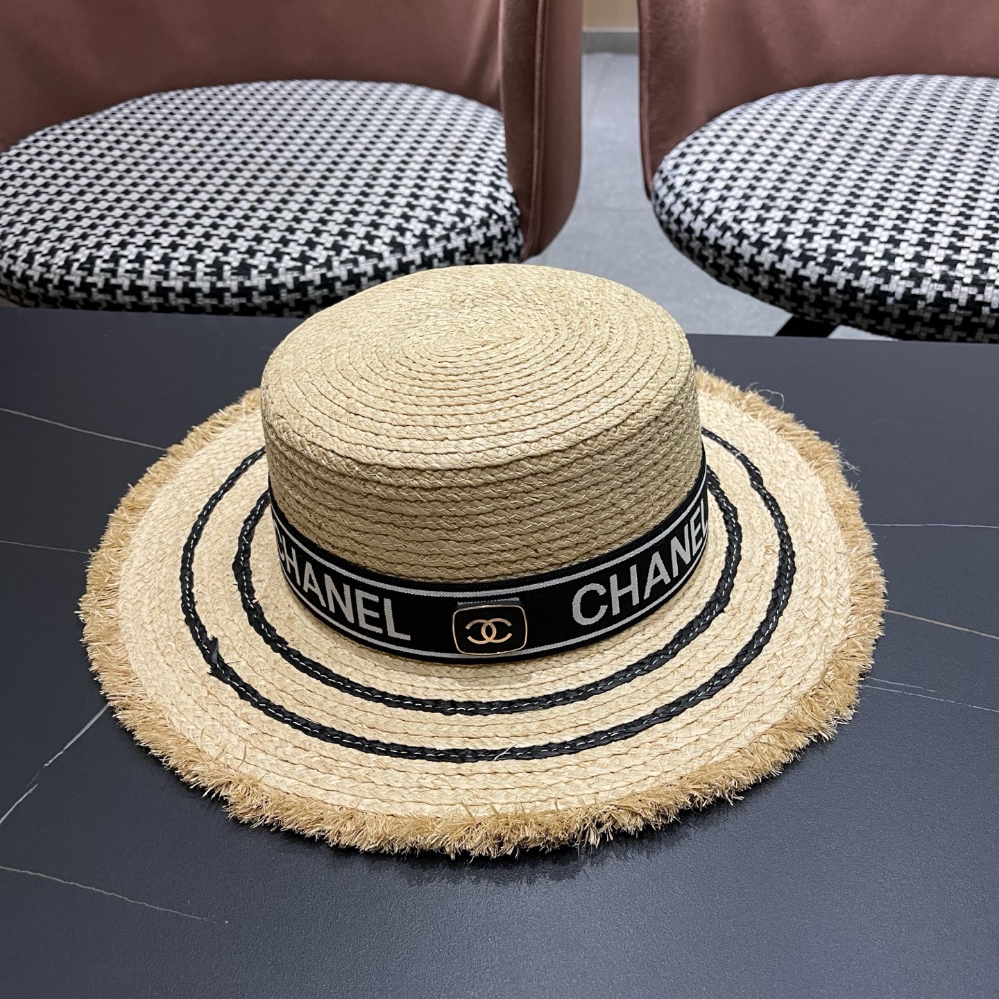 香奈儿CHANEL 平顶拉菲草帽女夏季海边沙滩度假风复古编织礼帽防晒遮阳帽子