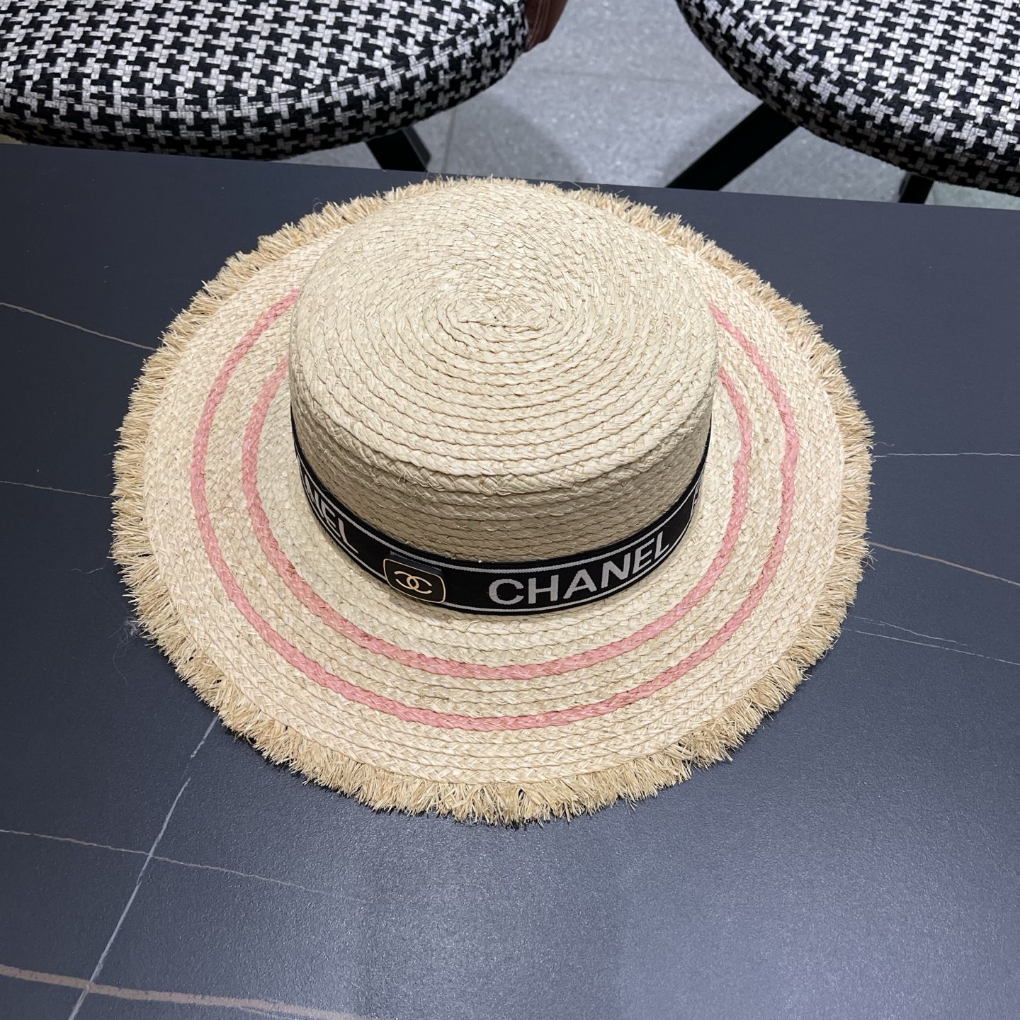 香奈儿CHANEL 平顶拉菲草帽女夏季海边沙滩度假风复古编织礼帽防晒遮阳帽子