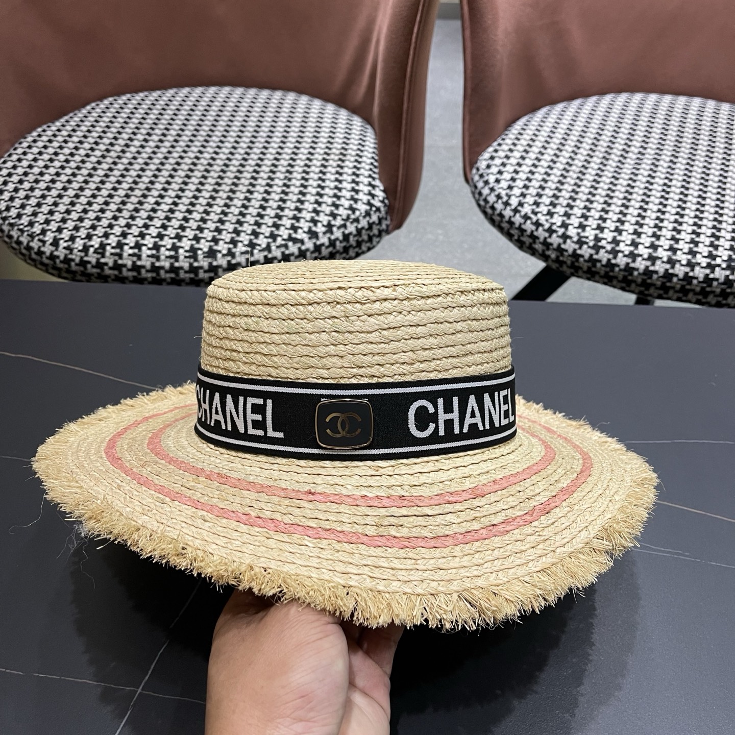 香奈儿CHANEL 平顶拉菲草帽女夏季海边沙滩度假风复古编织礼帽防晒遮阳帽子