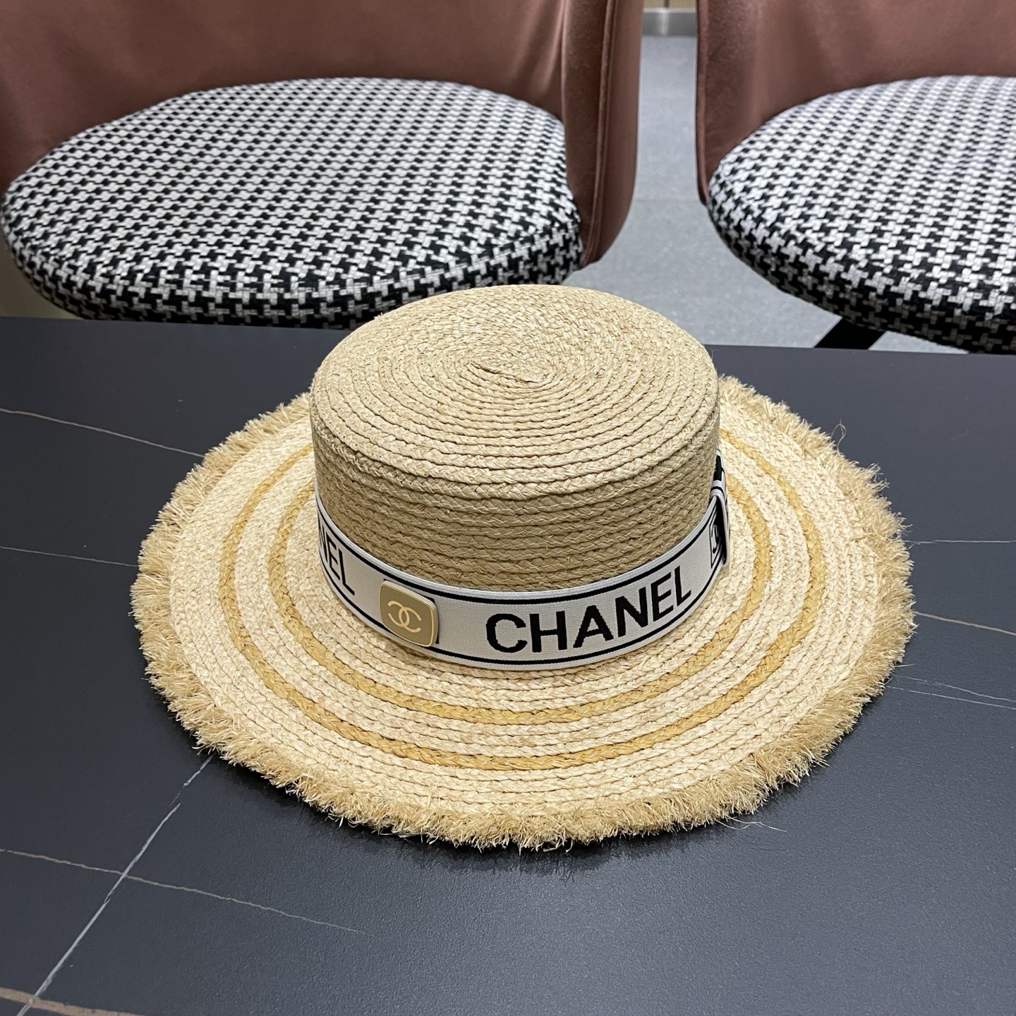 香奈儿CHANEL 平顶拉菲草帽女夏季海边沙滩度假风复古编织礼帽防晒遮阳帽子