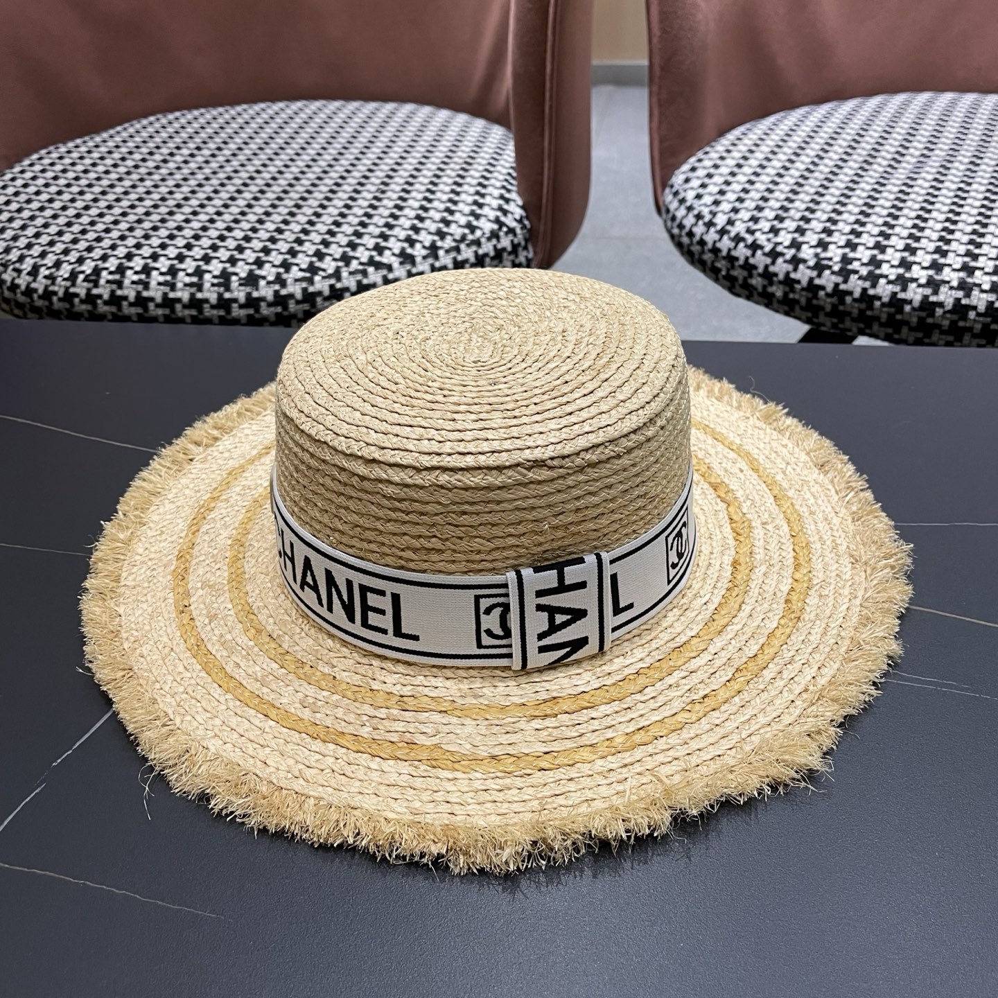 香奈儿CHANEL 平顶拉菲草帽女夏季海边沙滩度假风复古编织礼帽防晒遮阳帽子