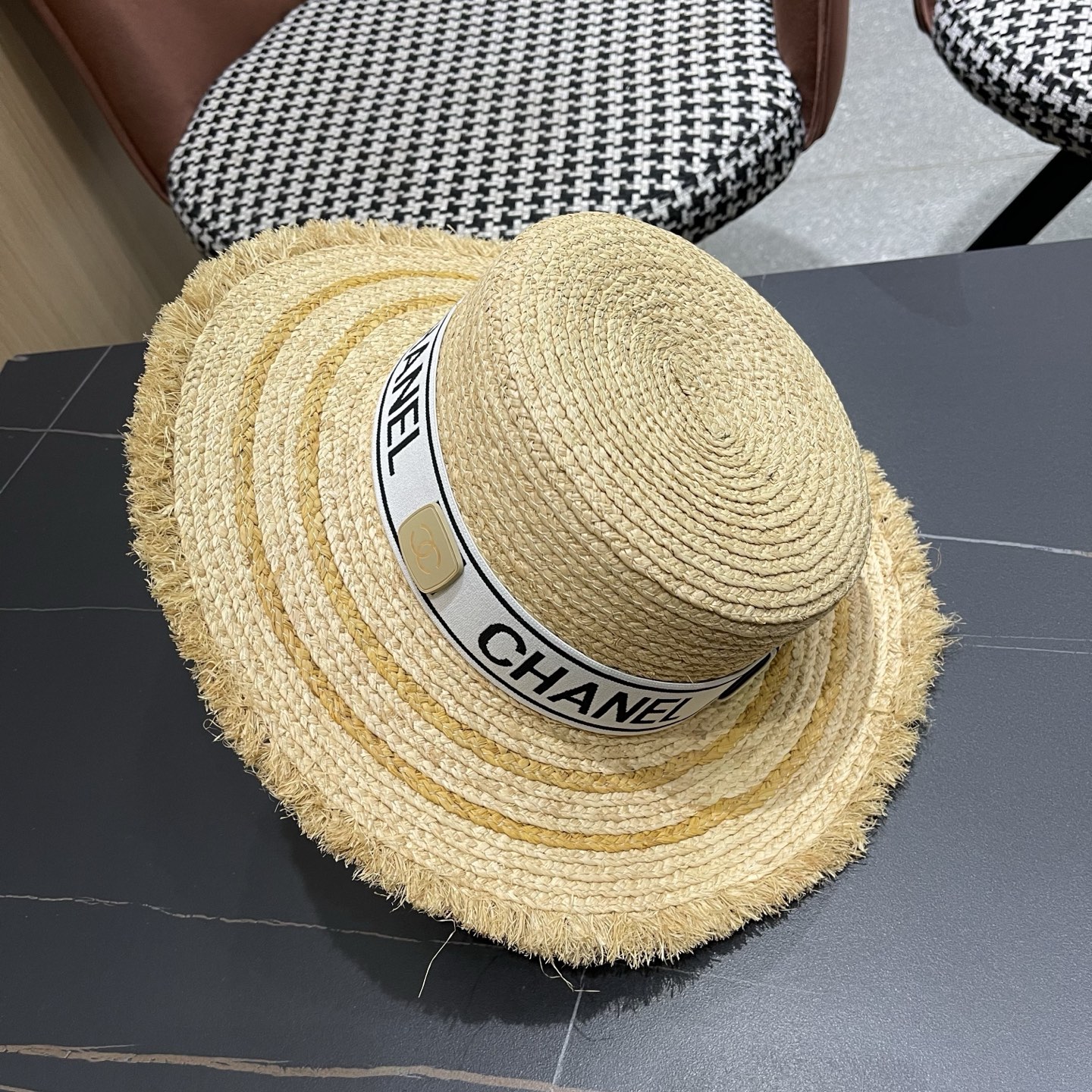 香奈儿CHANEL 平顶拉菲草帽女夏季海边沙滩度假风复古编织礼帽防晒遮阳帽子