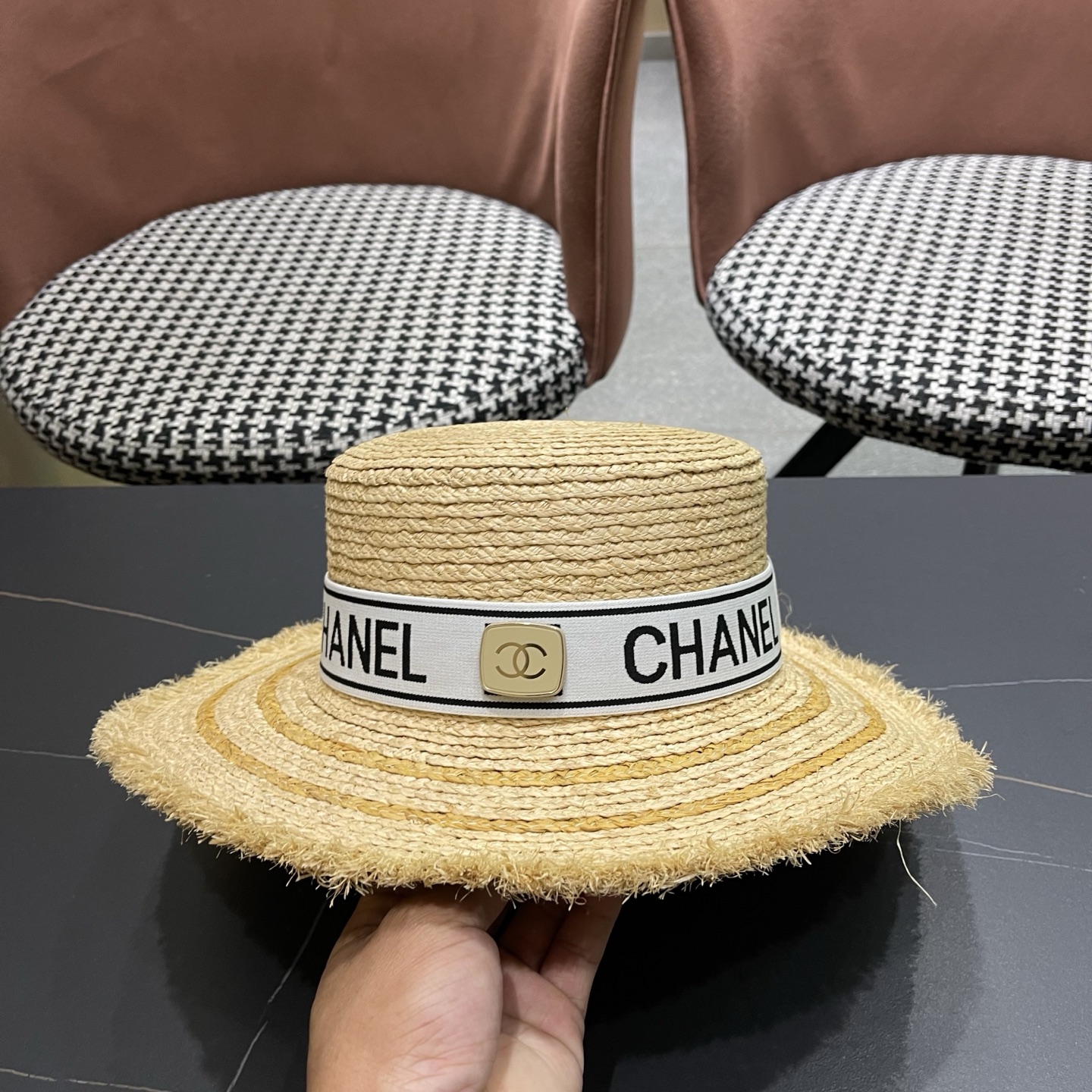 香奈儿CHANEL 平顶拉菲草帽女夏季海边沙滩度假风复古编织礼帽防晒遮阳帽子