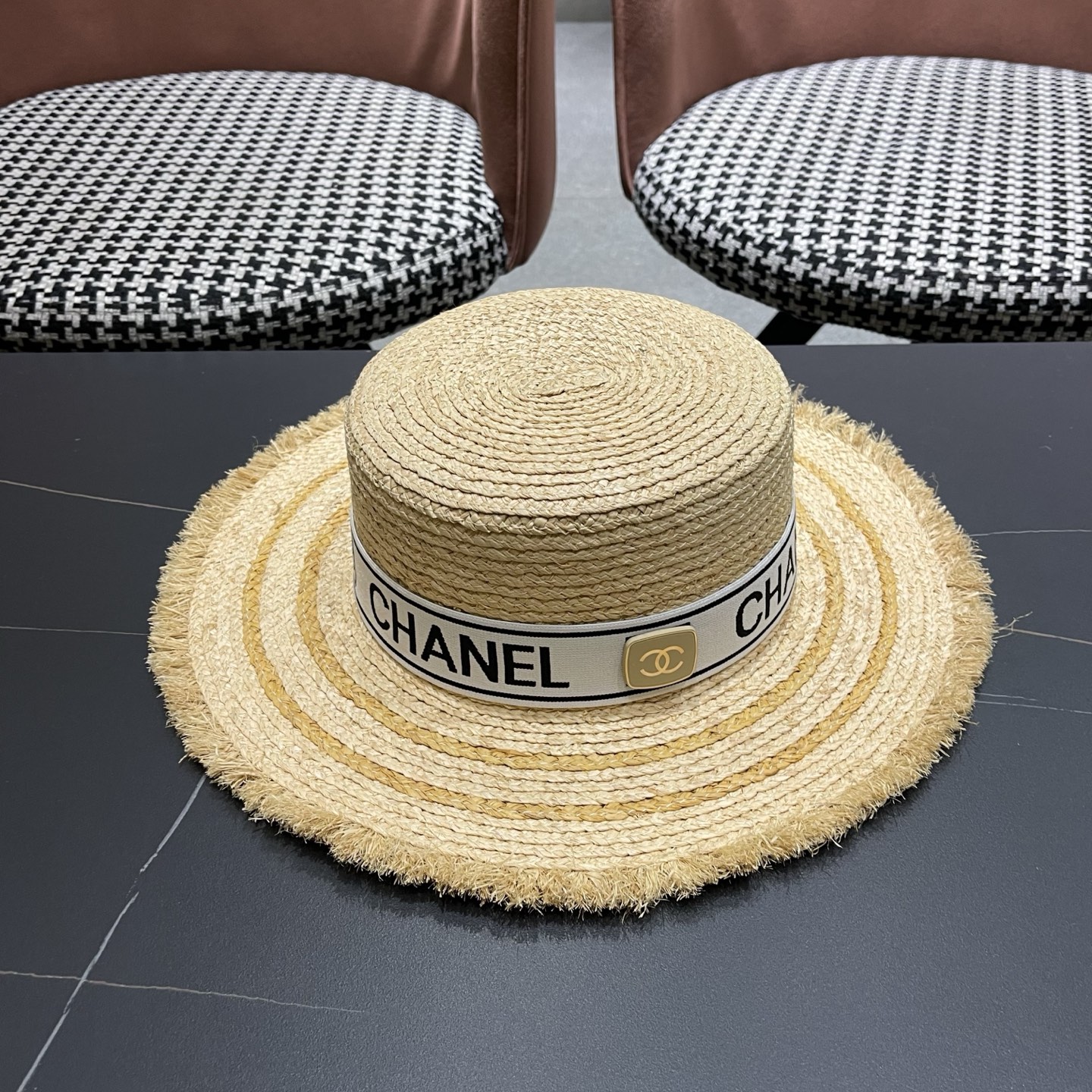 香奈儿CHANEL 平顶拉菲草帽女夏季海边沙滩度假风复古编织礼帽防晒遮阳帽子
