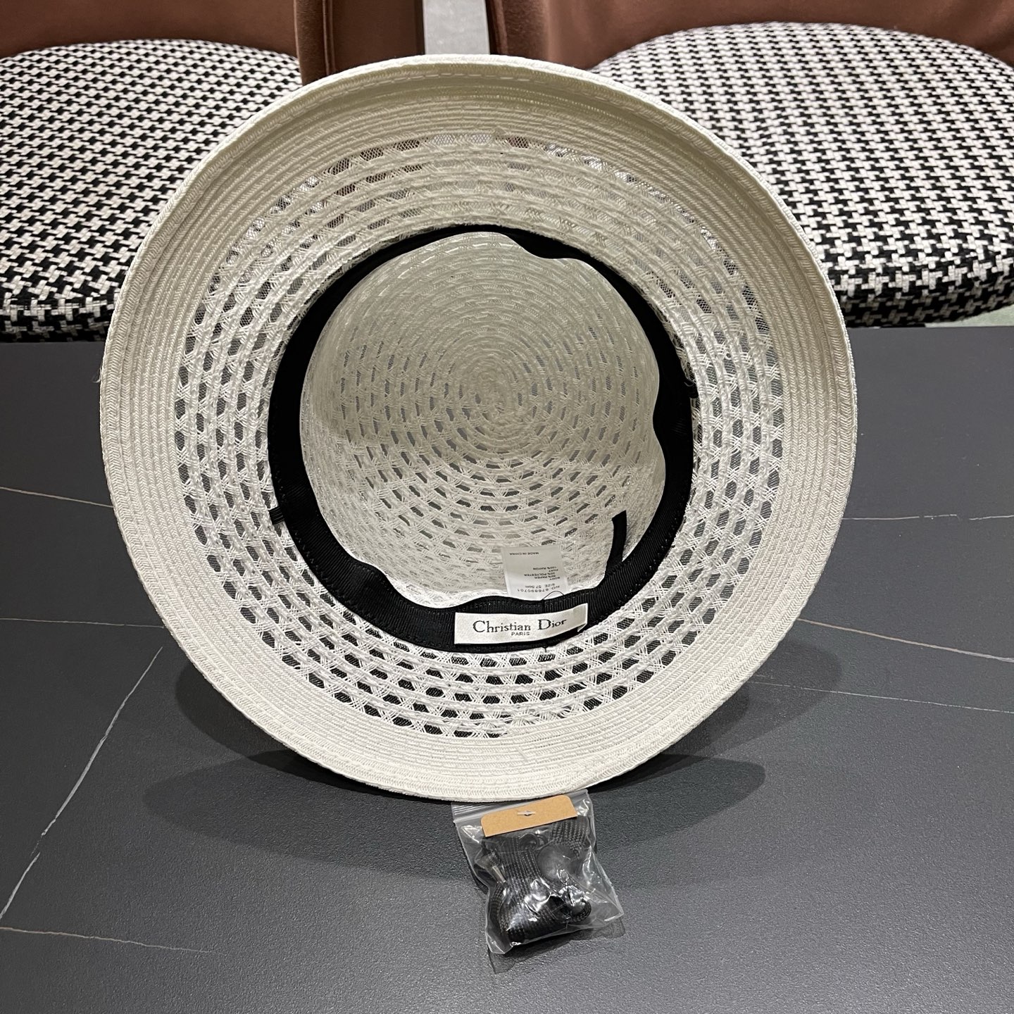 Dior迪奥 新款平顶草帽女春夏季新款高级感优雅大帽檐遮阳防晒帽子