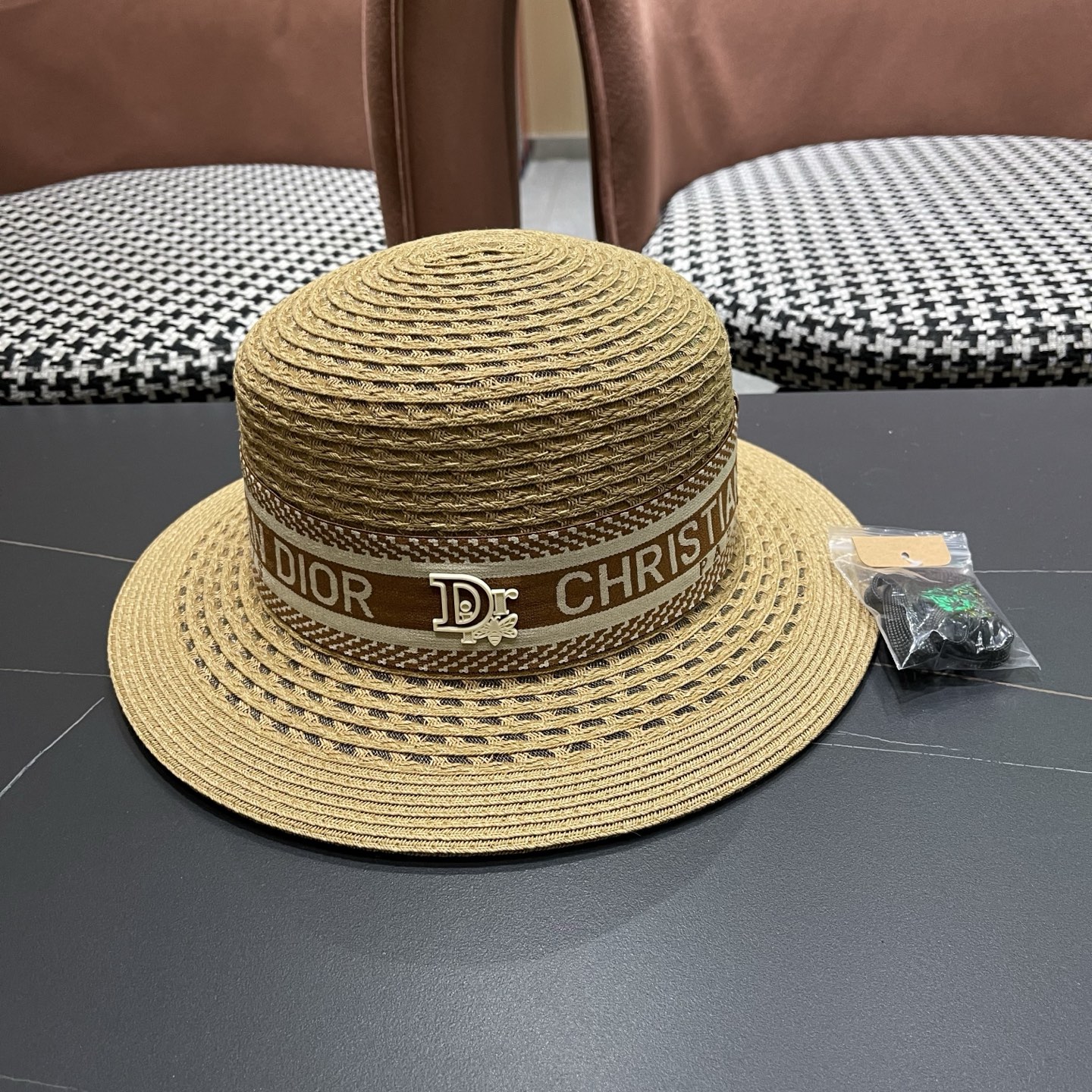 Dior迪奥 新款平顶草帽女春夏季新款高级感优雅大帽檐遮阳防晒帽子
