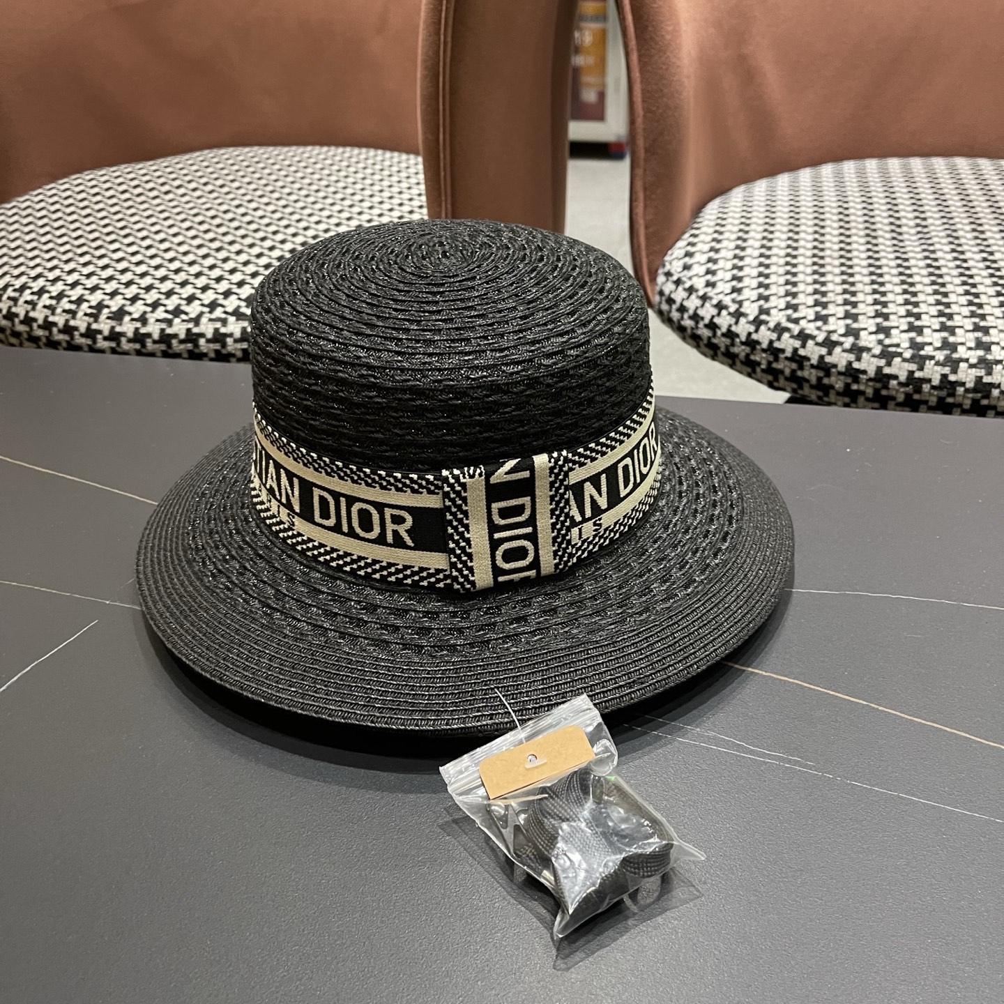Dior迪奥 新款平顶草帽女春夏季新款高级感优雅大帽檐遮阳防晒帽子