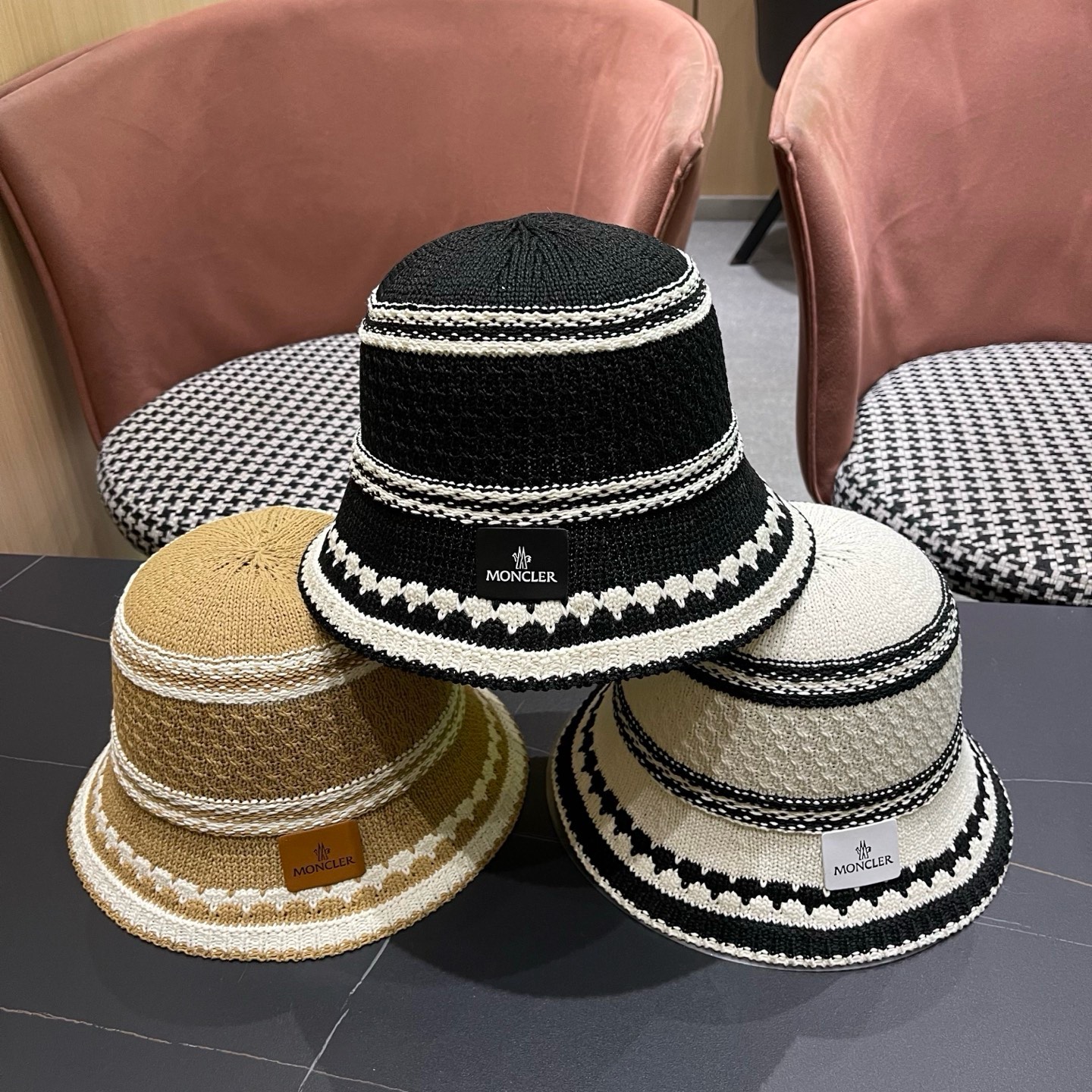 MONCLER（蒙口）夏季大檐防晒帽户外出游度假遮脸太阳帽草编撞色条纹镂空渔夫帽女