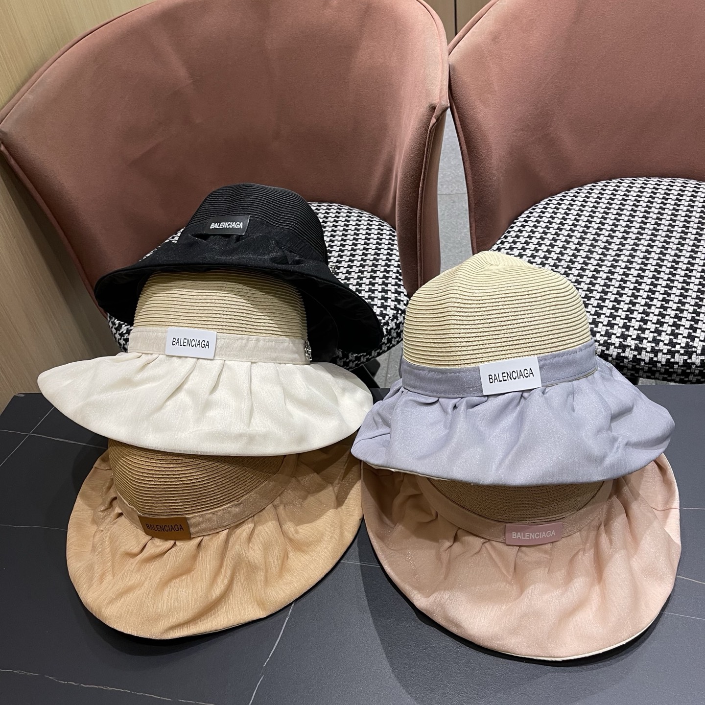 Balenciaga 巴黎世家夏季飘带蝴蝶结防晒遮阳帽女户外防紫外线沙滩太阳帽
