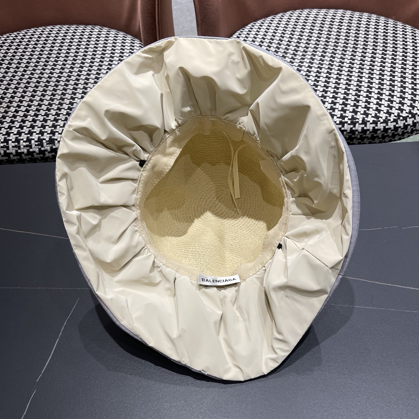 Balenciaga 巴黎世家夏季飘带蝴蝶结防晒遮阳帽女户外防紫外线沙滩太阳帽