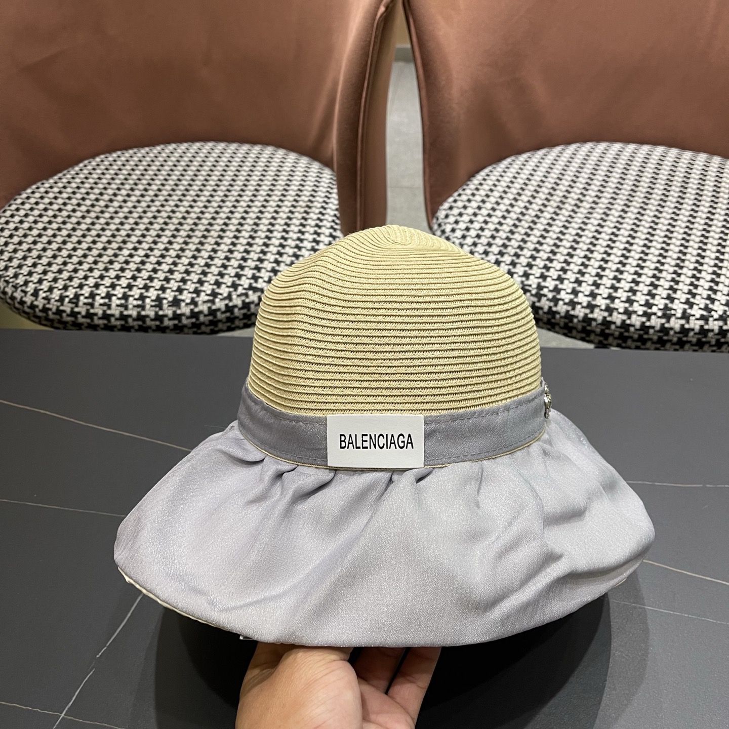 Balenciaga 巴黎世家夏季飘带蝴蝶结防晒遮阳帽女户外防紫外线沙滩太阳帽