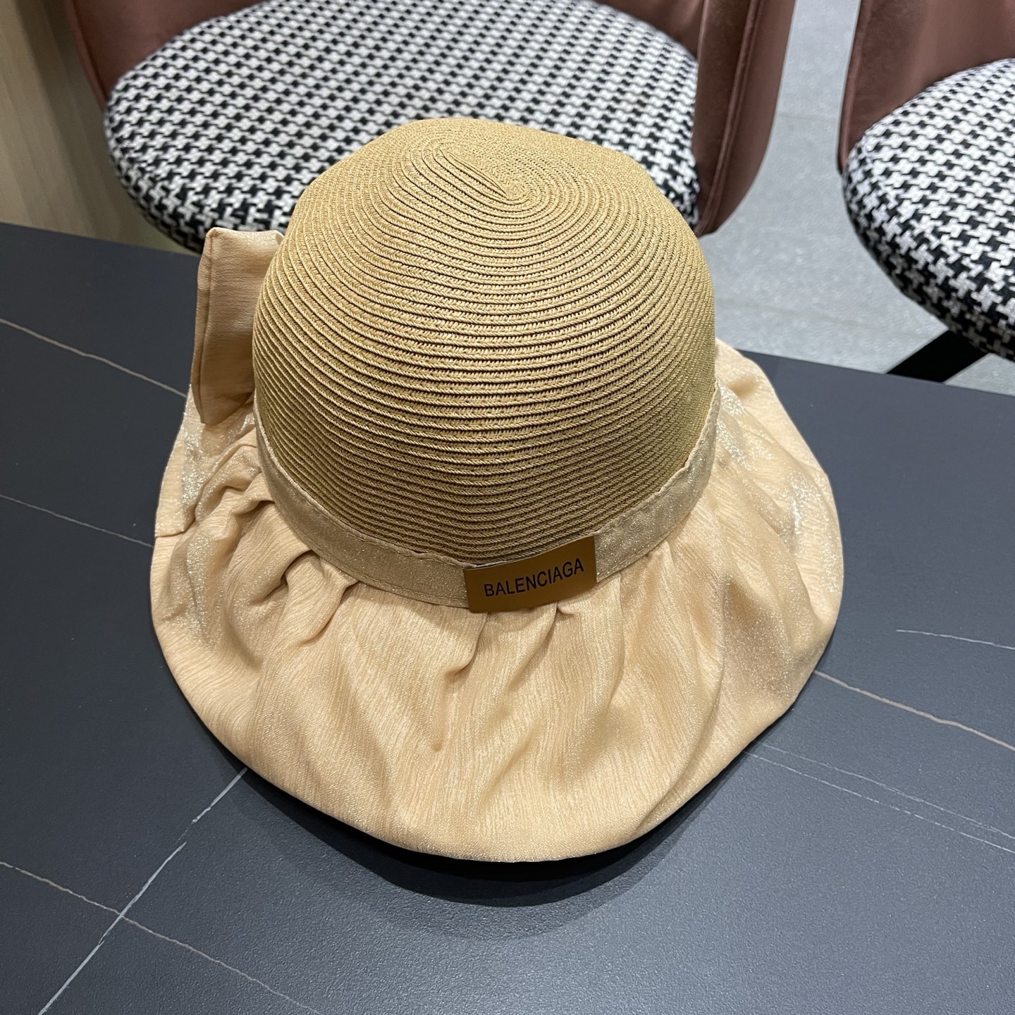 Balenciaga 巴黎世家夏季飘带蝴蝶结防晒遮阳帽女户外防紫外线沙滩太阳帽