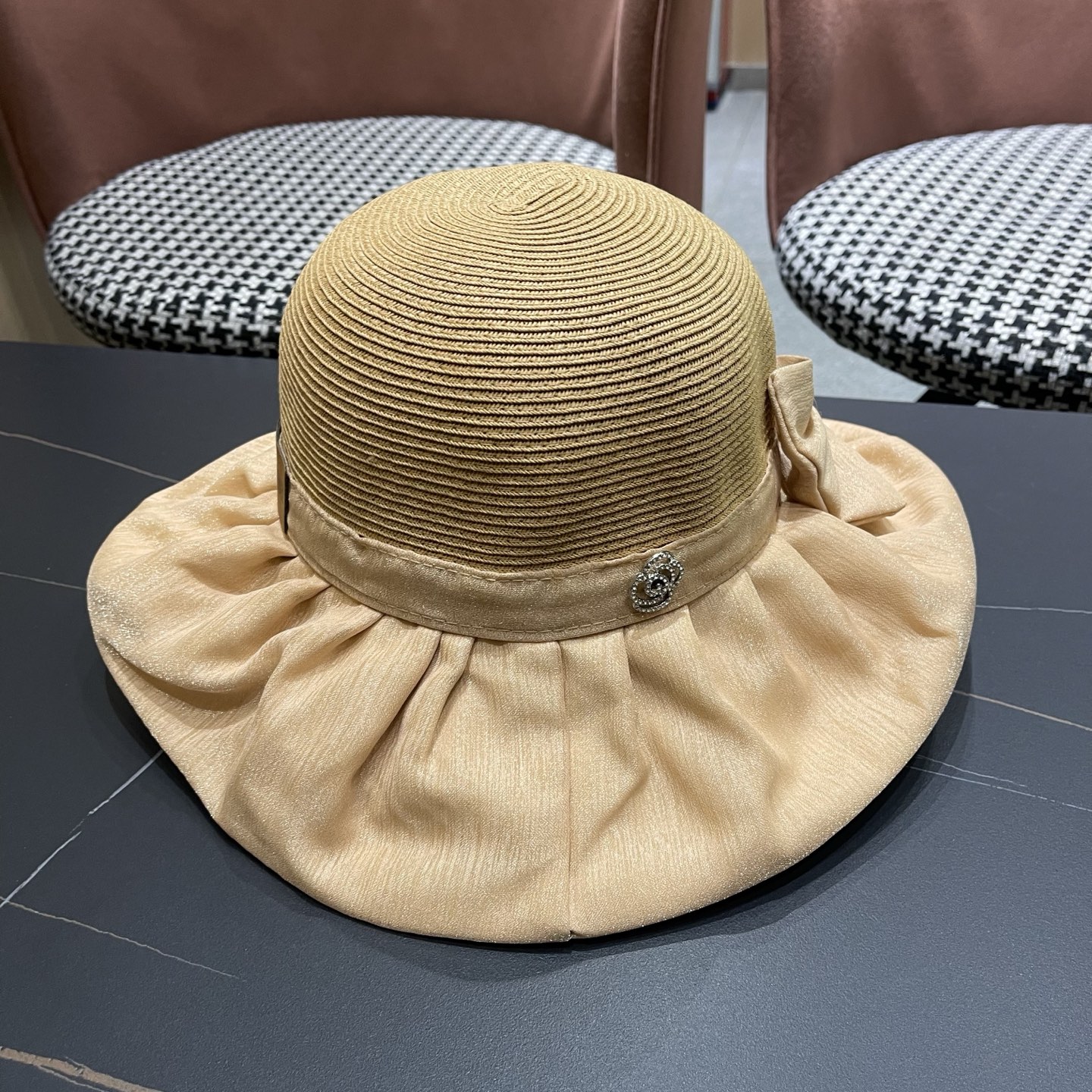 Balenciaga 巴黎世家夏季飘带蝴蝶结防晒遮阳帽女户外防紫外线沙滩太阳帽