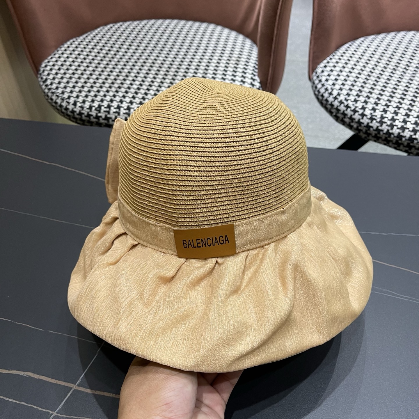 Balenciaga 巴黎世家夏季飘带蝴蝶结防晒遮阳帽女户外防紫外线沙滩太阳帽