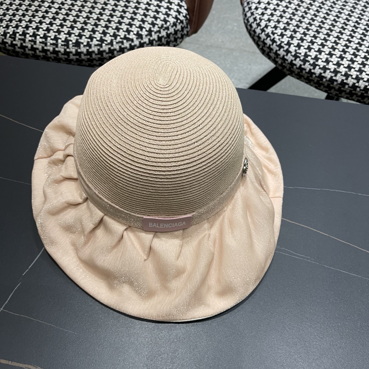 Balenciaga 巴黎世家夏季飘带蝴蝶结防晒遮阳帽女户外防紫外线沙滩太阳帽