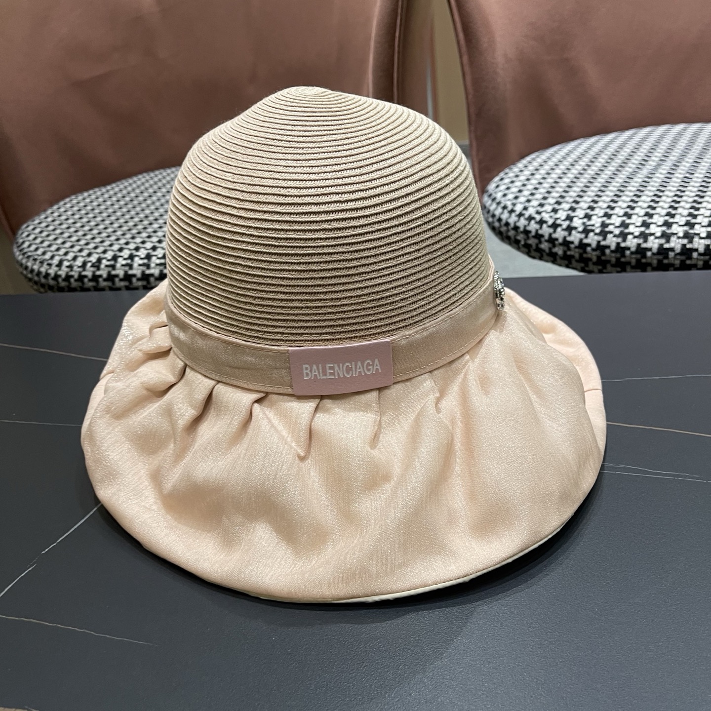 Balenciaga 巴黎世家夏季飘带蝴蝶结防晒遮阳帽女户外防紫外线沙滩太阳帽