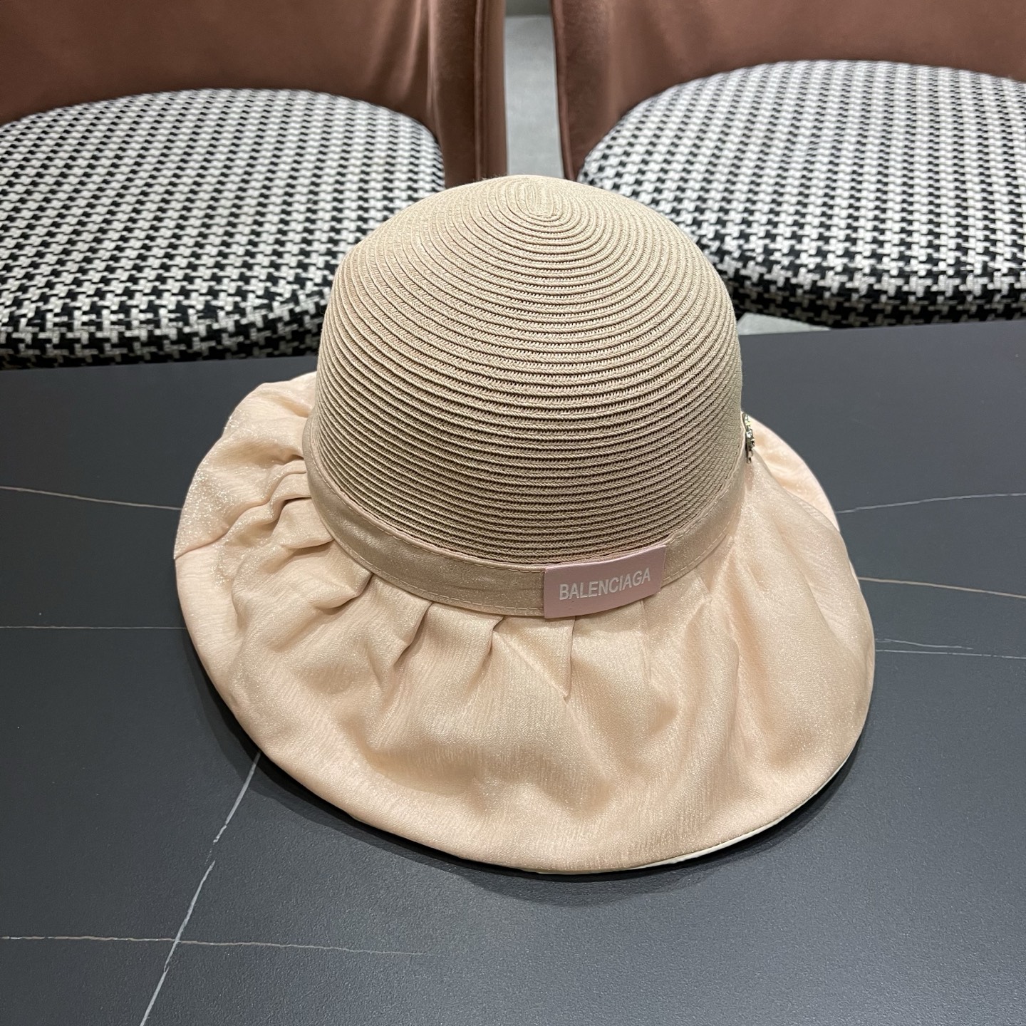 Balenciaga 巴黎世家夏季飘带蝴蝶结防晒遮阳帽女户外防紫外线沙滩太阳帽